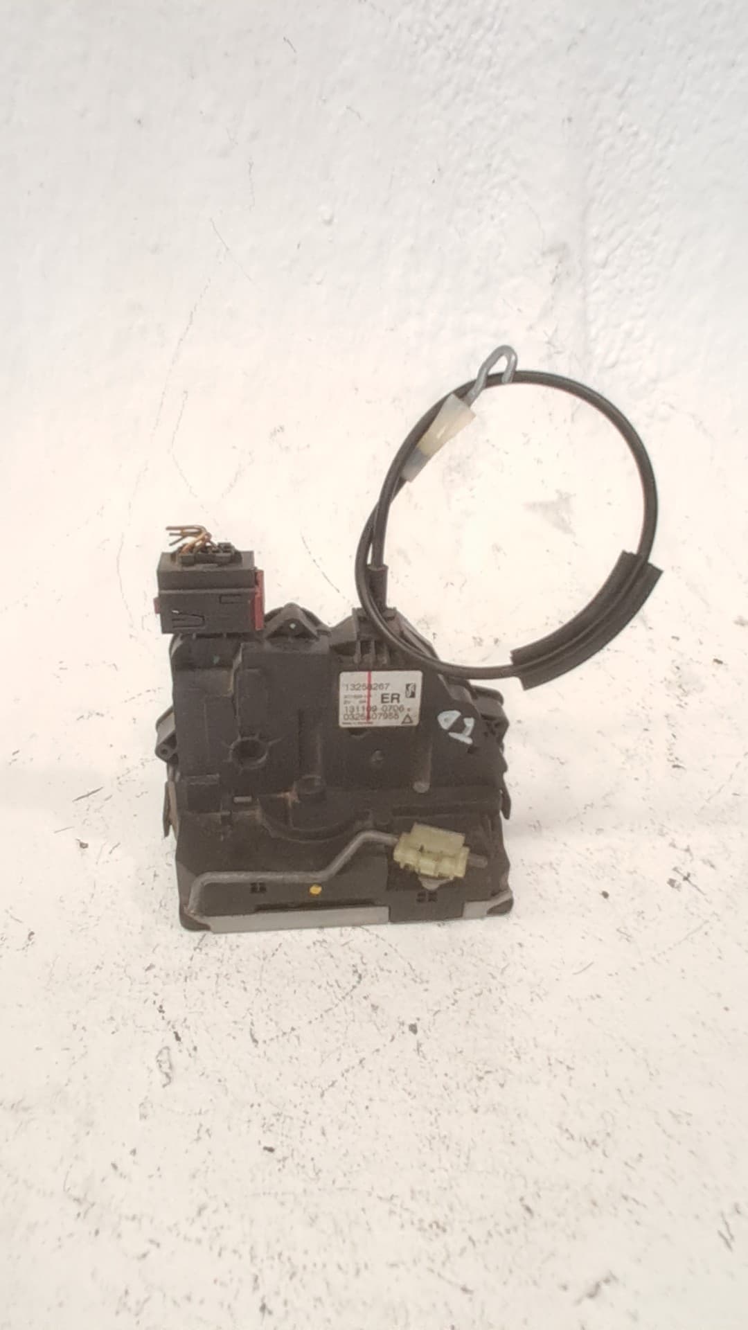 Cerradura puerta trasera derecha OPEL CORSA D