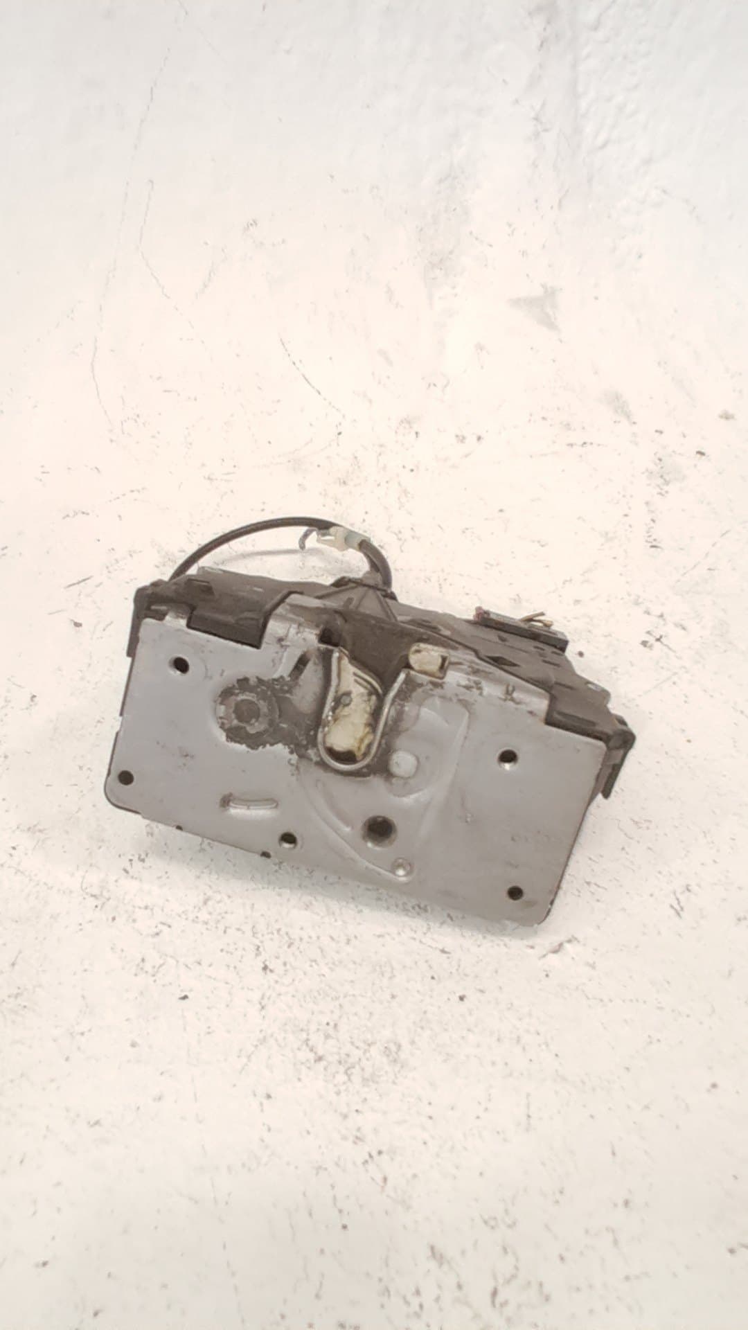 Cerradura puerta trasera derecha OPEL CORSA D 2