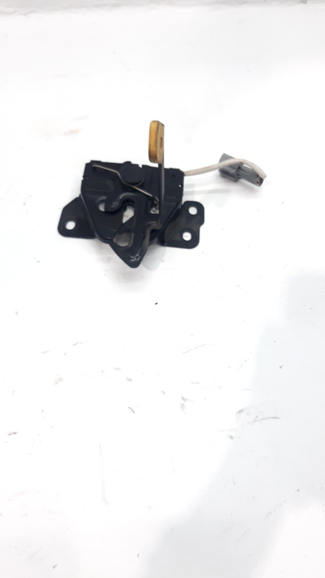 Cerradura capot OMODA C5 2