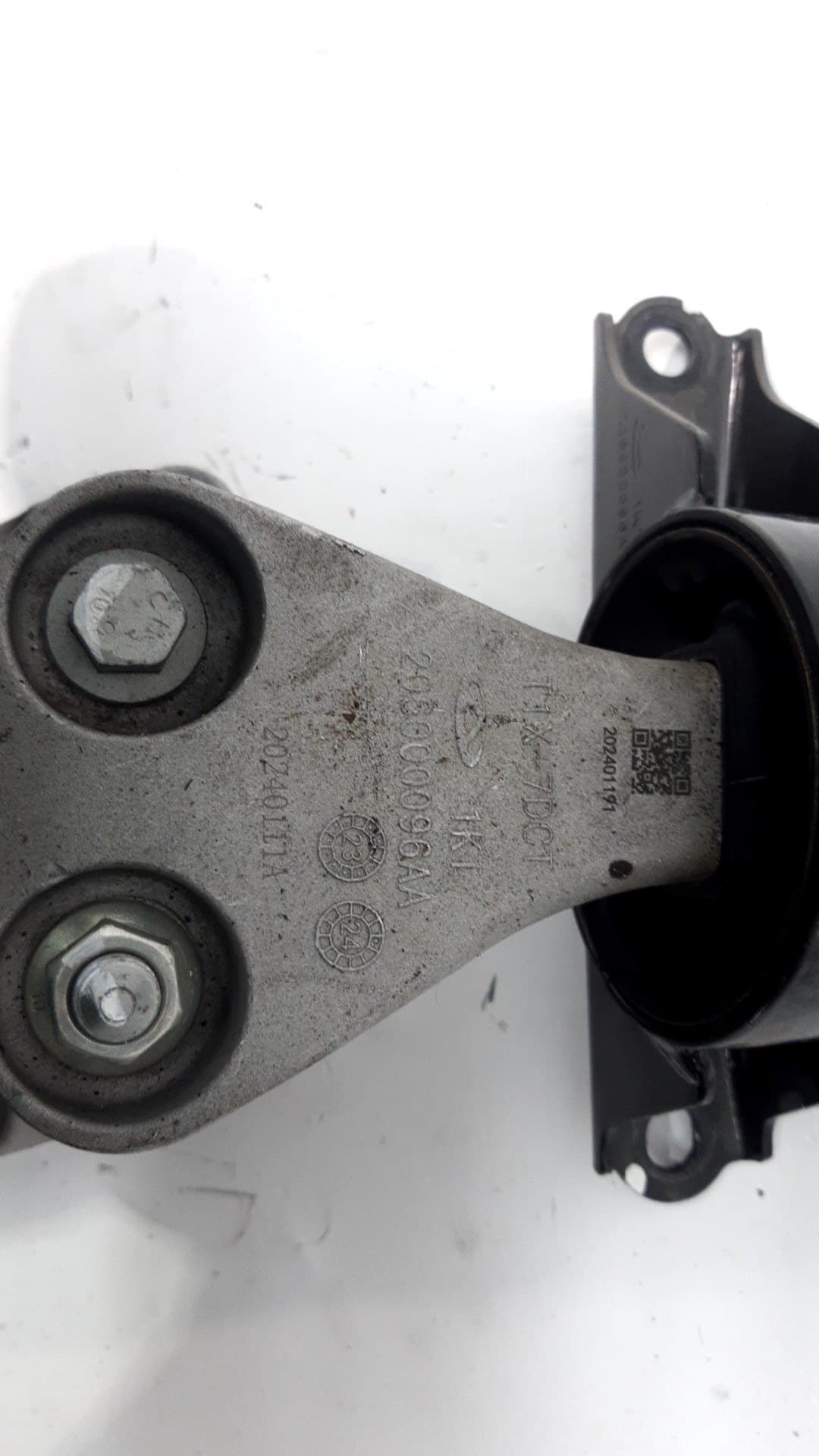 Soporte motor OMODA C5 2