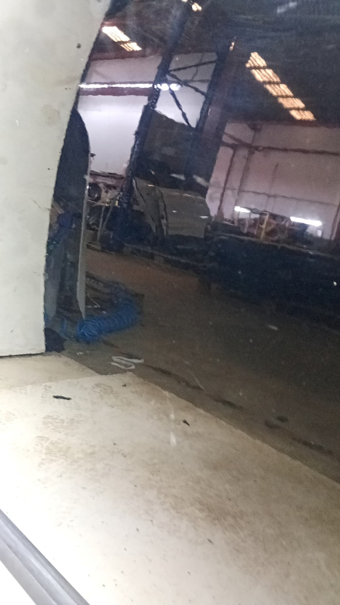 Puerta trasera izquierda LAND ROVER DISCOVERY III (L319) 4