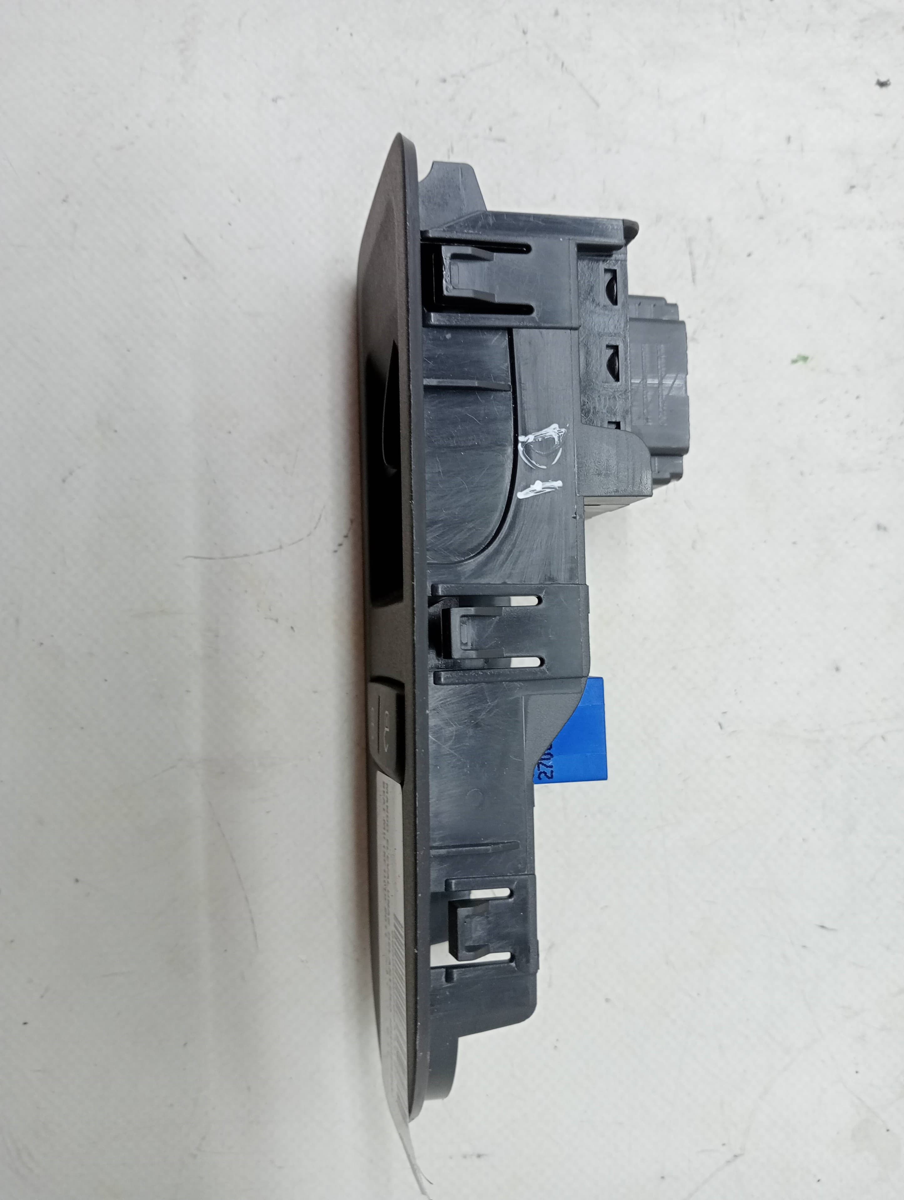 Mando elevalunas delantero izquierdo SEAT MII (KF1) 2