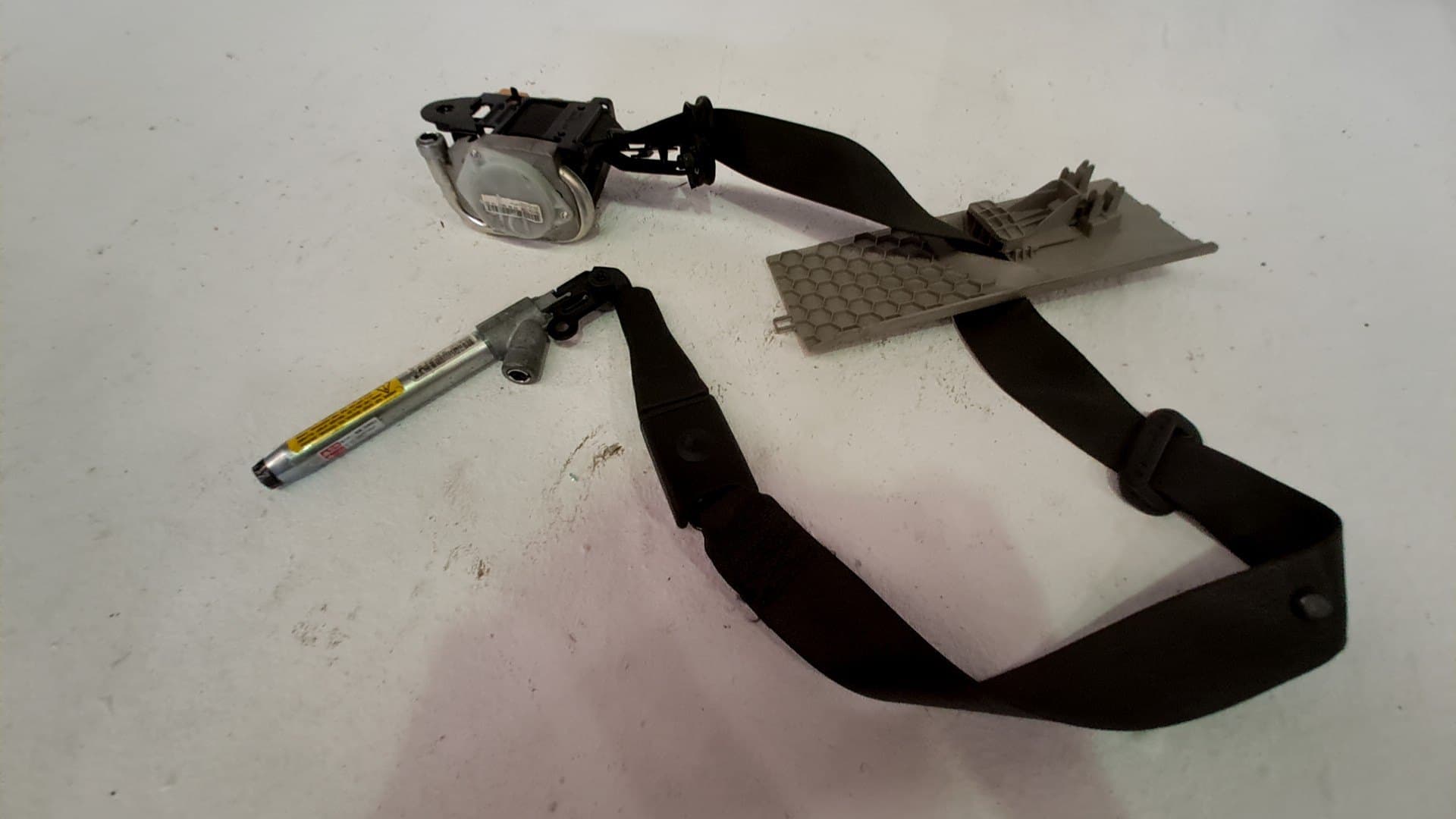 Cinturon seguridad delantero derecho OPEL INSIGNIA A SEDAN (G09) 2