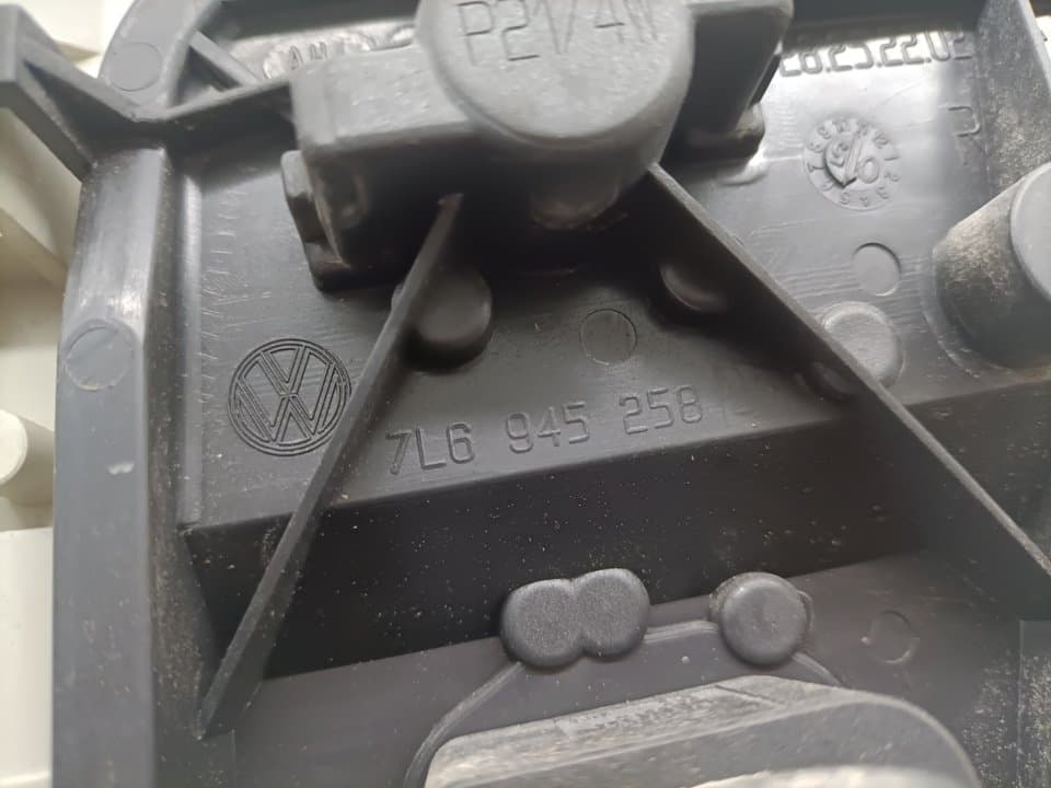 Piloto trasero derecho VOLKSWAGEN TOUAREG (7LA) 3
