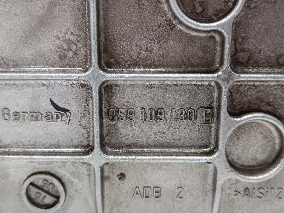 Tapa distribucion VOLKSWAGEN TOUAREG (7LA) 2