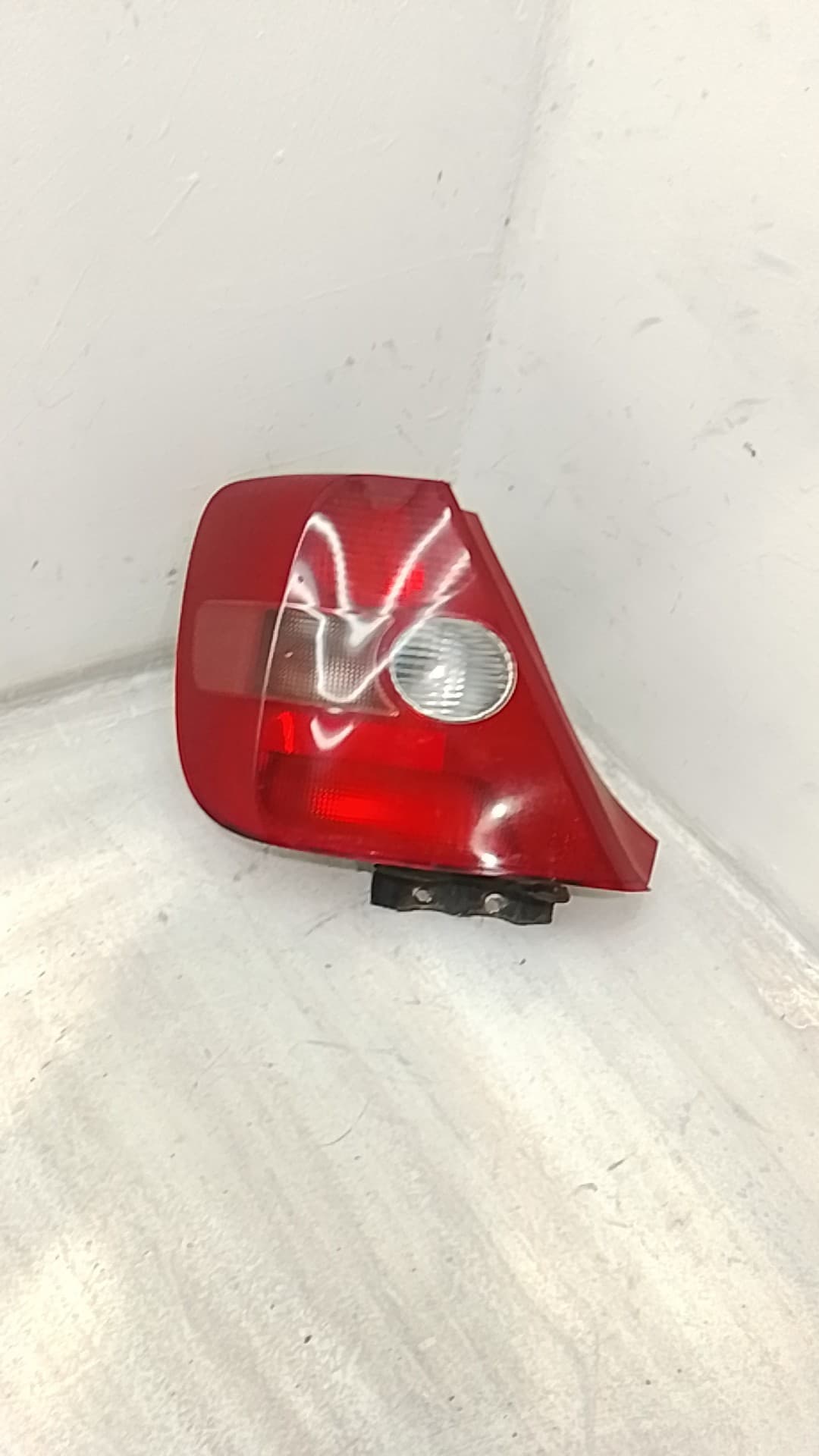 Piloto trasero izquierdo HONDA CIVIC VII HATCHBACK (EU, EP, EV)