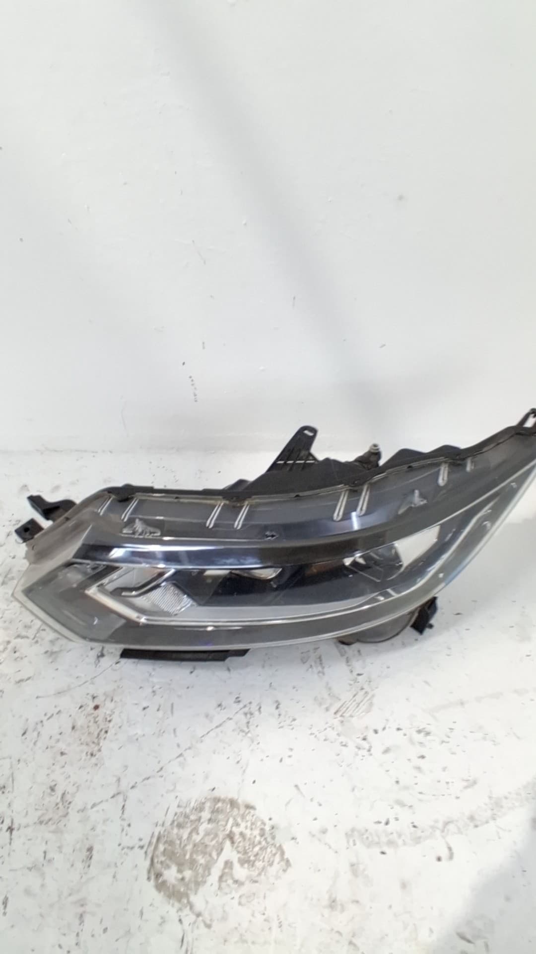 Faro izquierdo NISSAN QASHQAI (J11)