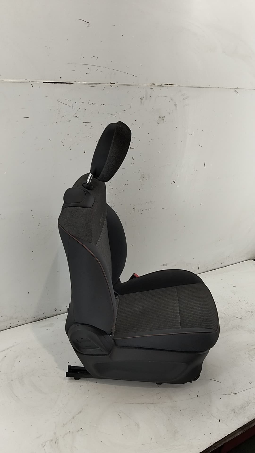 Asiento delantero derecho FIAT 500E 4