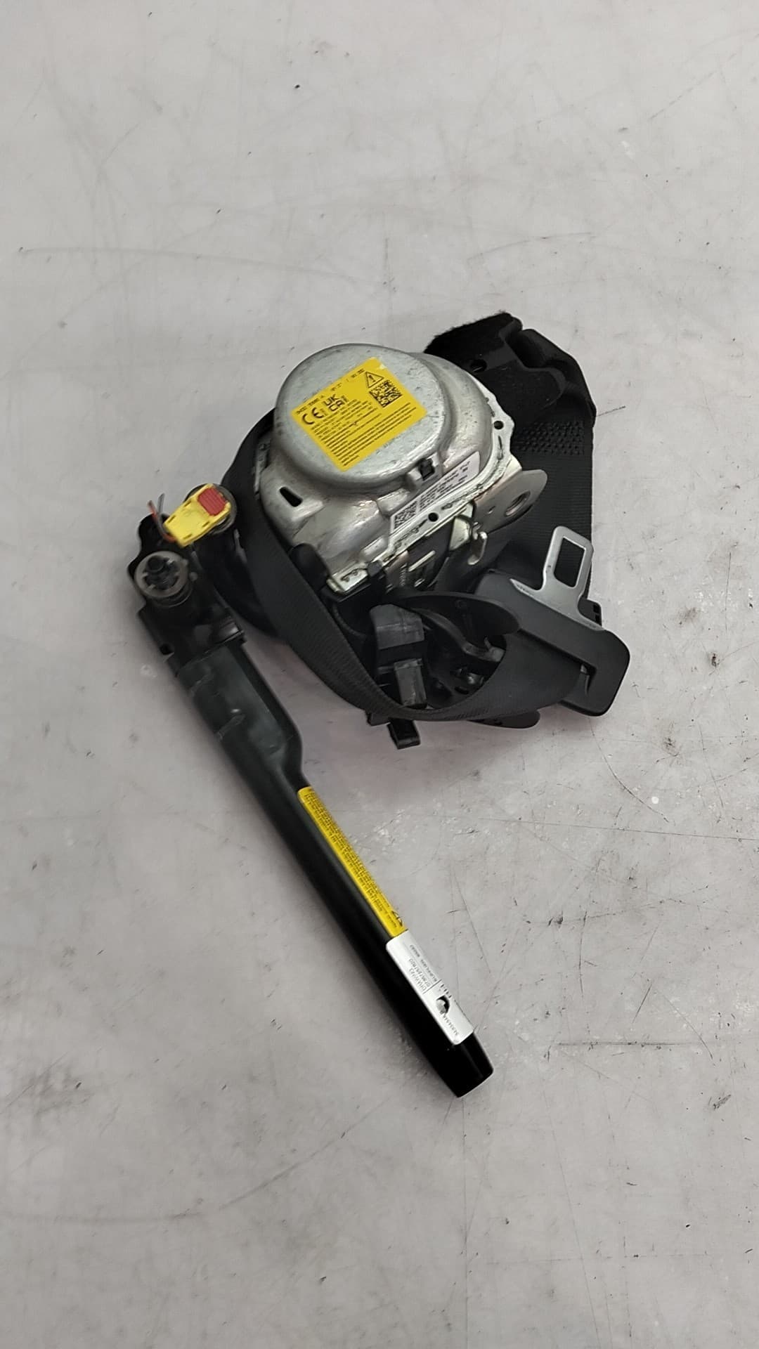 Cinturon seguridad delantero derecho FIAT 500E 2