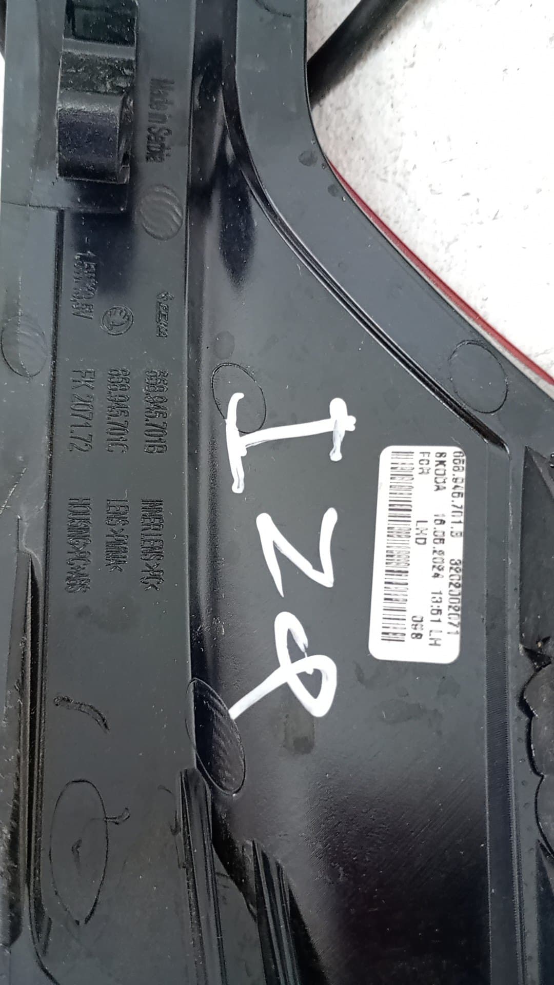 Faro antiniebla trasero izquierdo SKODA KAMIQ (NW4)