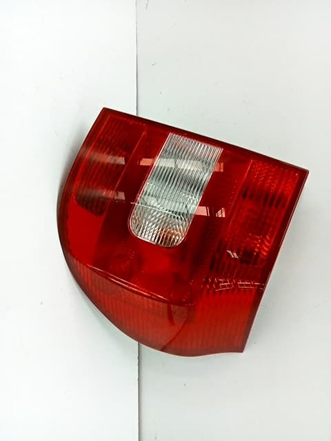 Piloto trasero derecho SKODA YETI 5