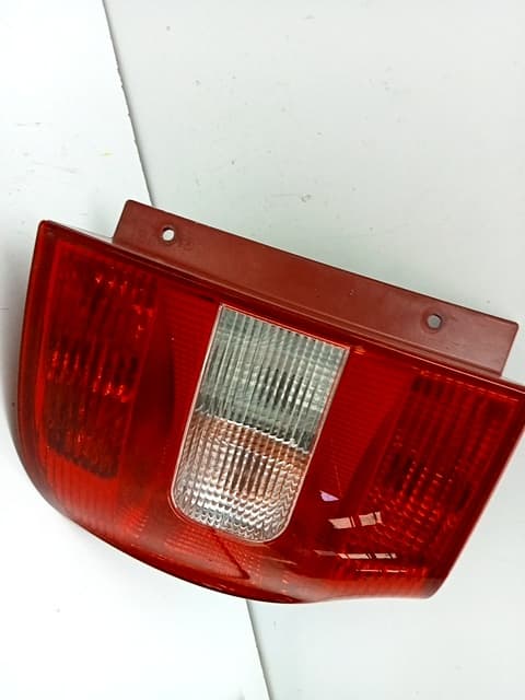 Piloto trasero derecho SKODA YETI 4