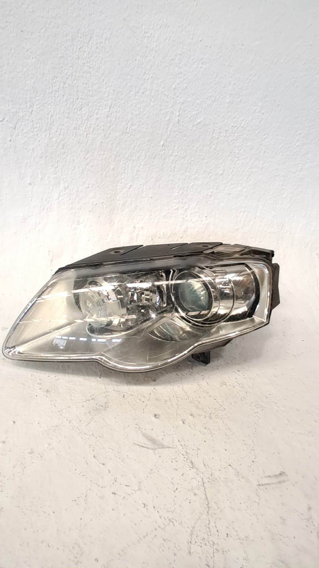 Faro izquierdo VOLKSWAGEN PASSAT B6 (3C2)