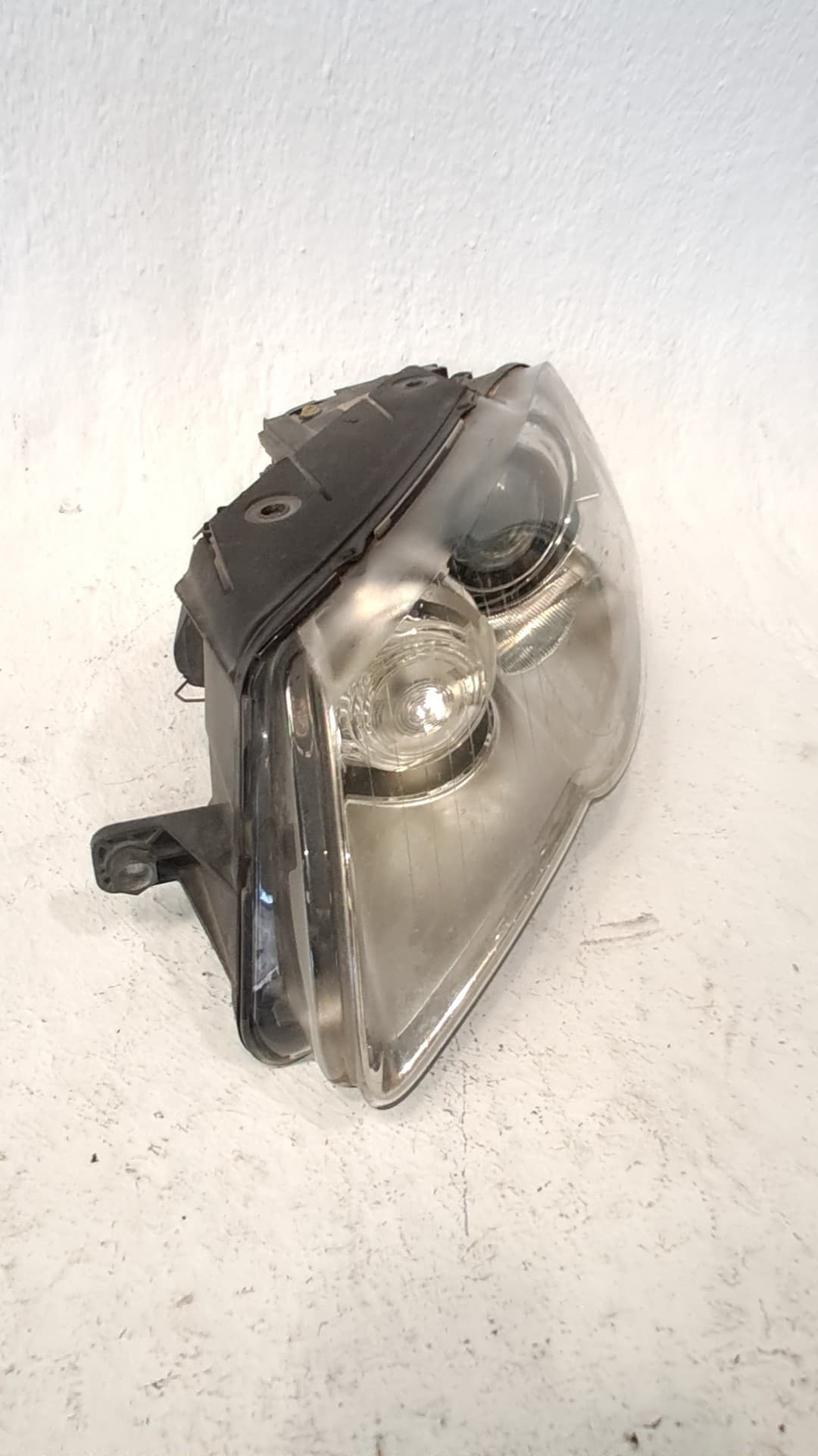 Faro izquierdo VOLKSWAGEN PASSAT B6 (3C2) 3