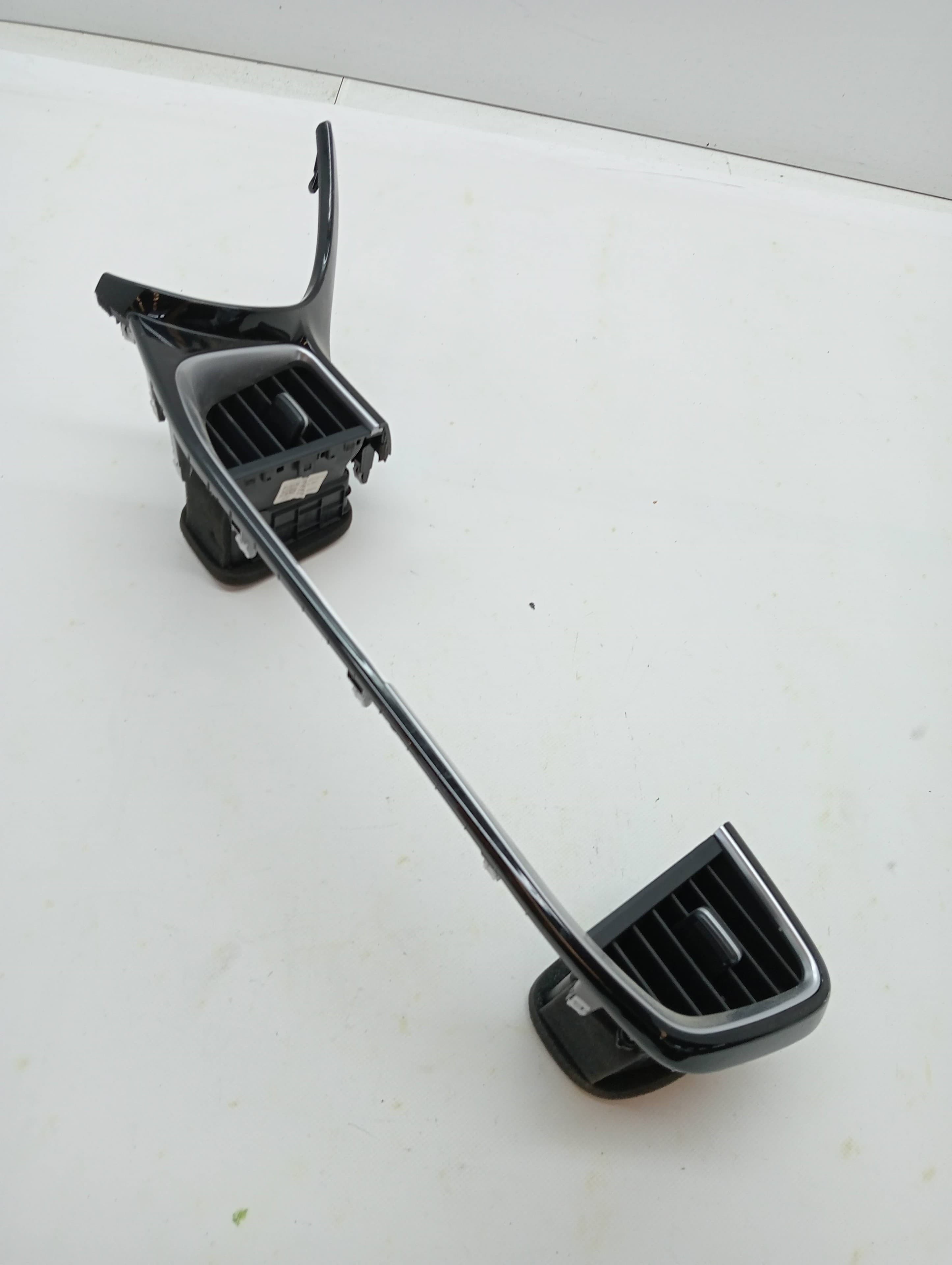 Recambio KIA XCEED ref. 84740J7AB0FHV 3