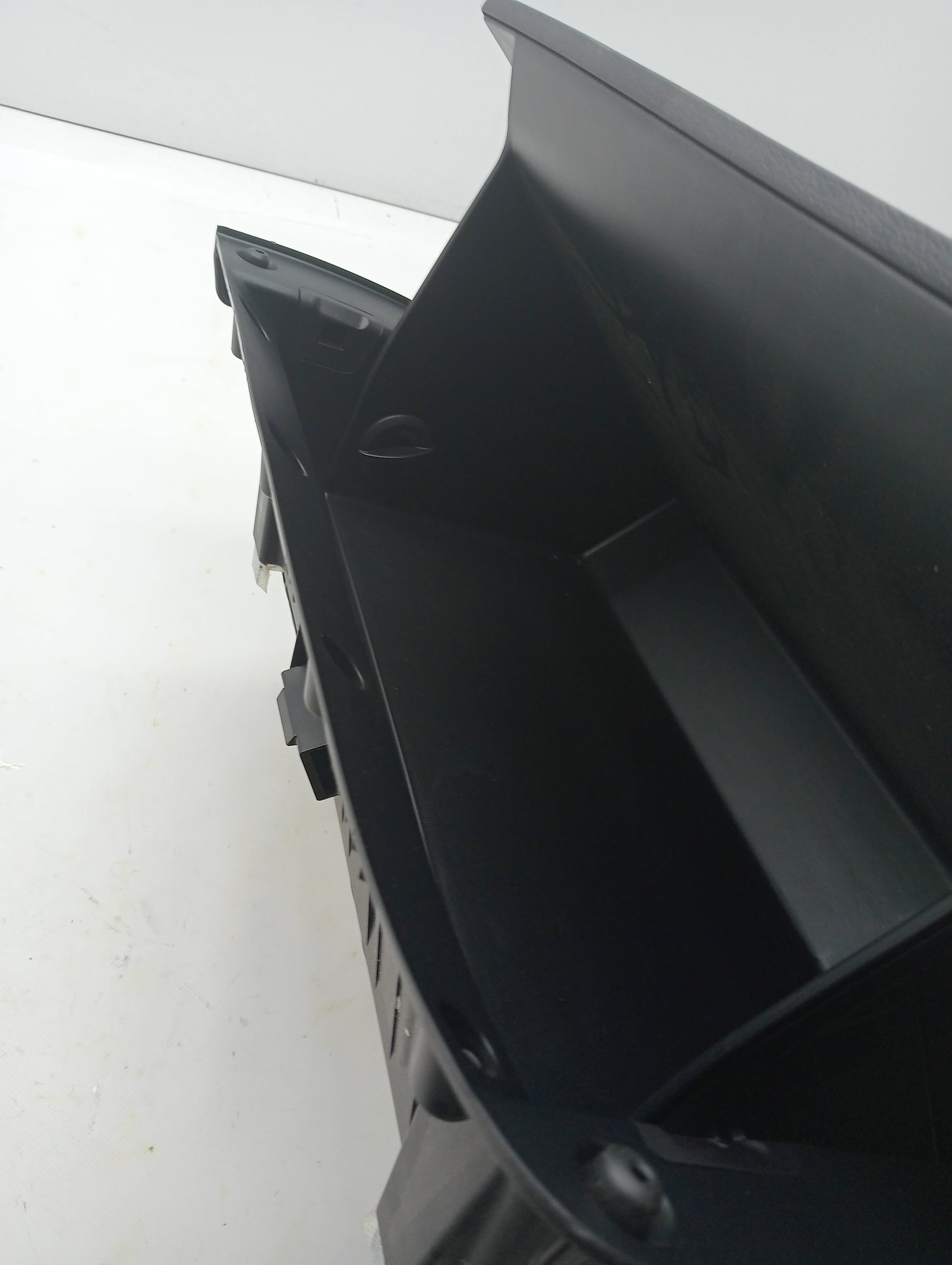 Guantera KIA XCEED 2