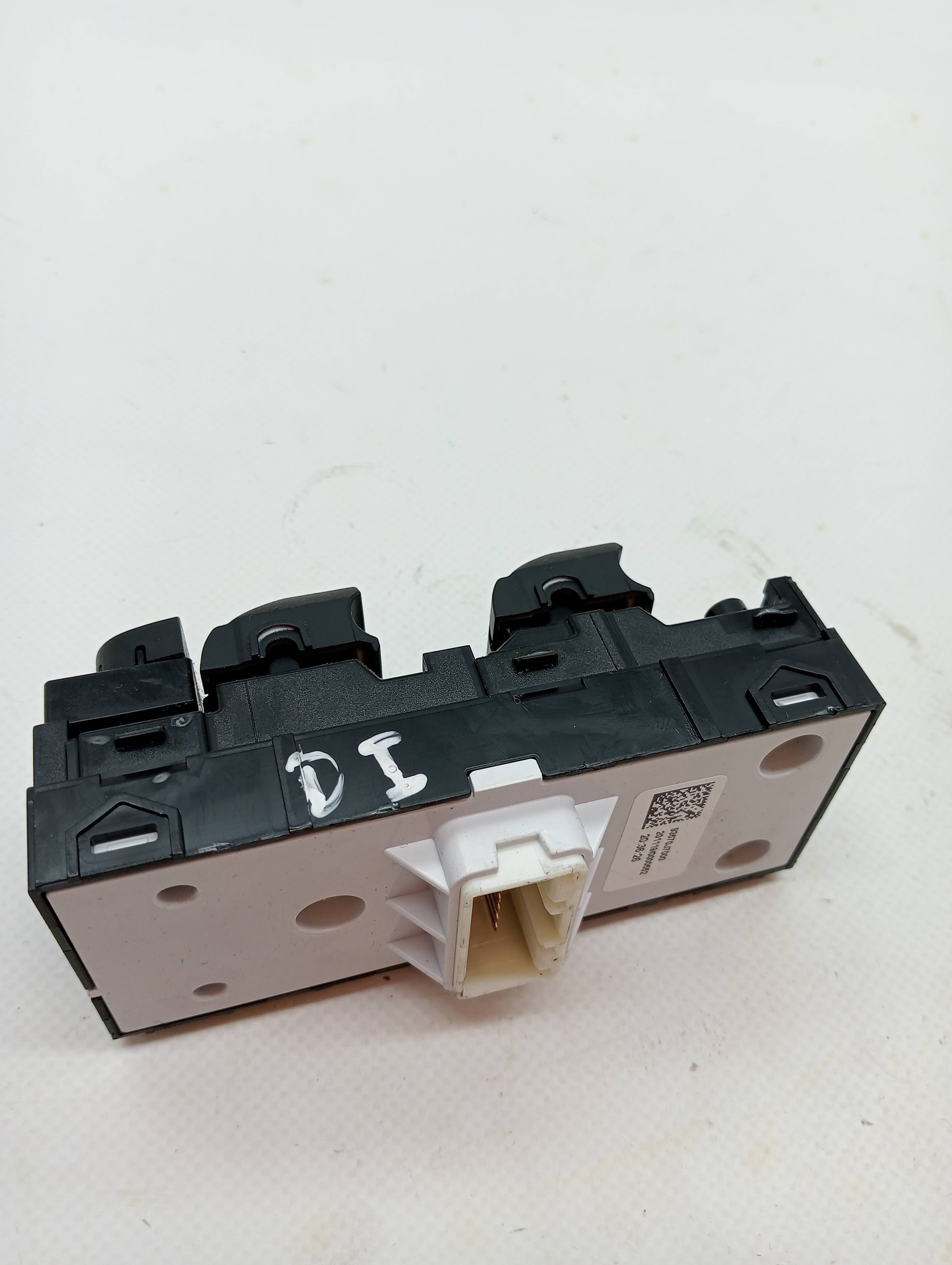 Mando elevalunas delantero izquierdo KIA XCEED 2