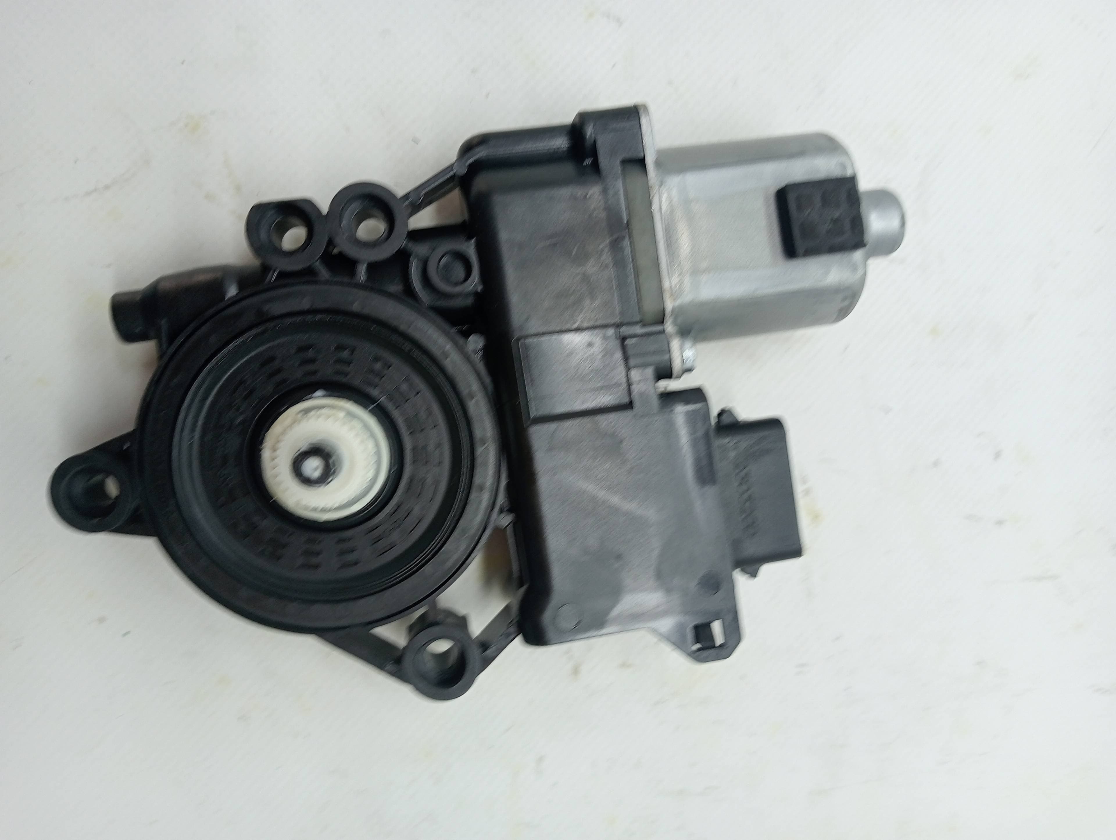 Motor elevalunas trasero derecho KIA XCEED 2