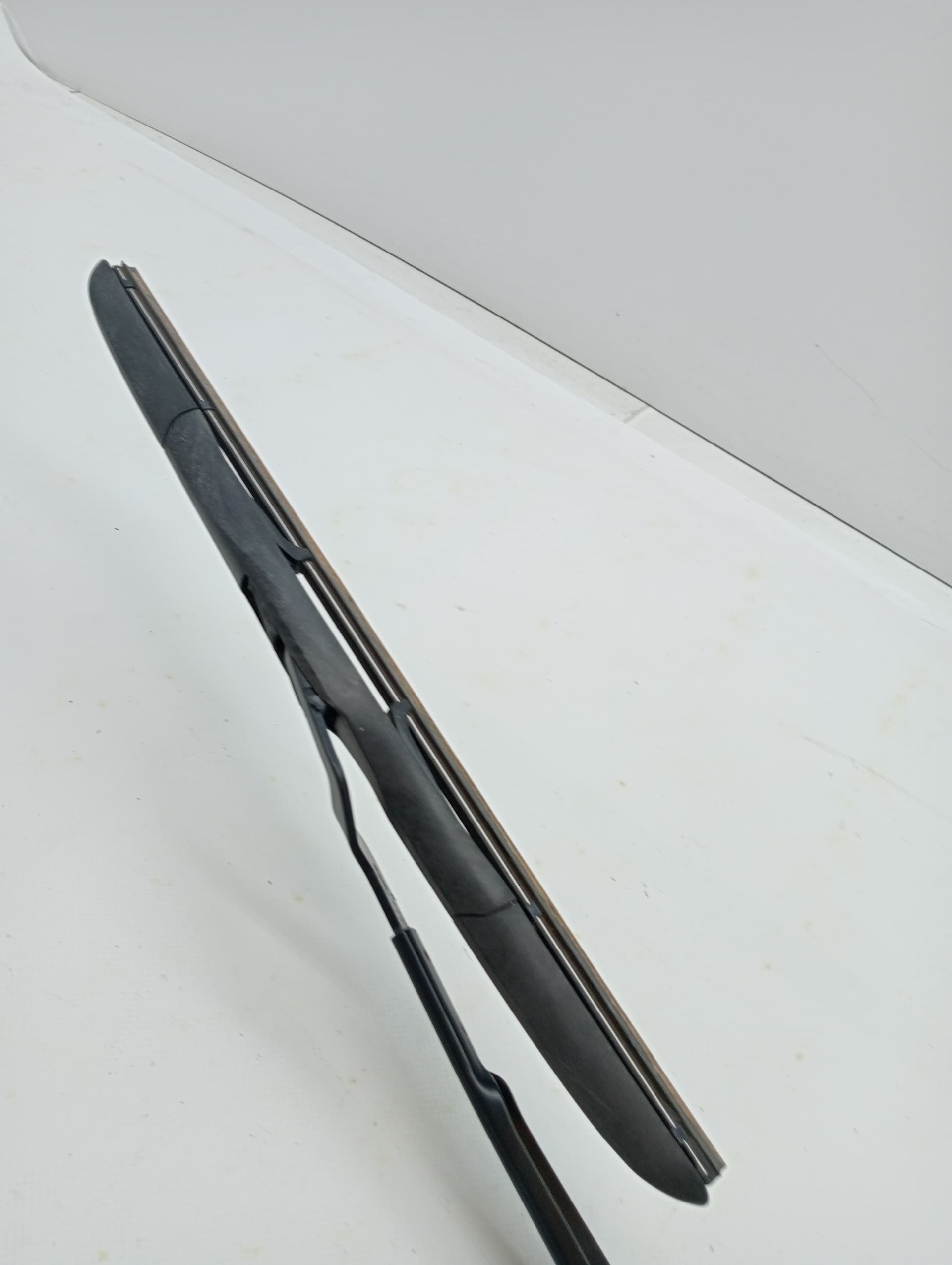 Brazo limpia delantero derecho KIA XCEED 3