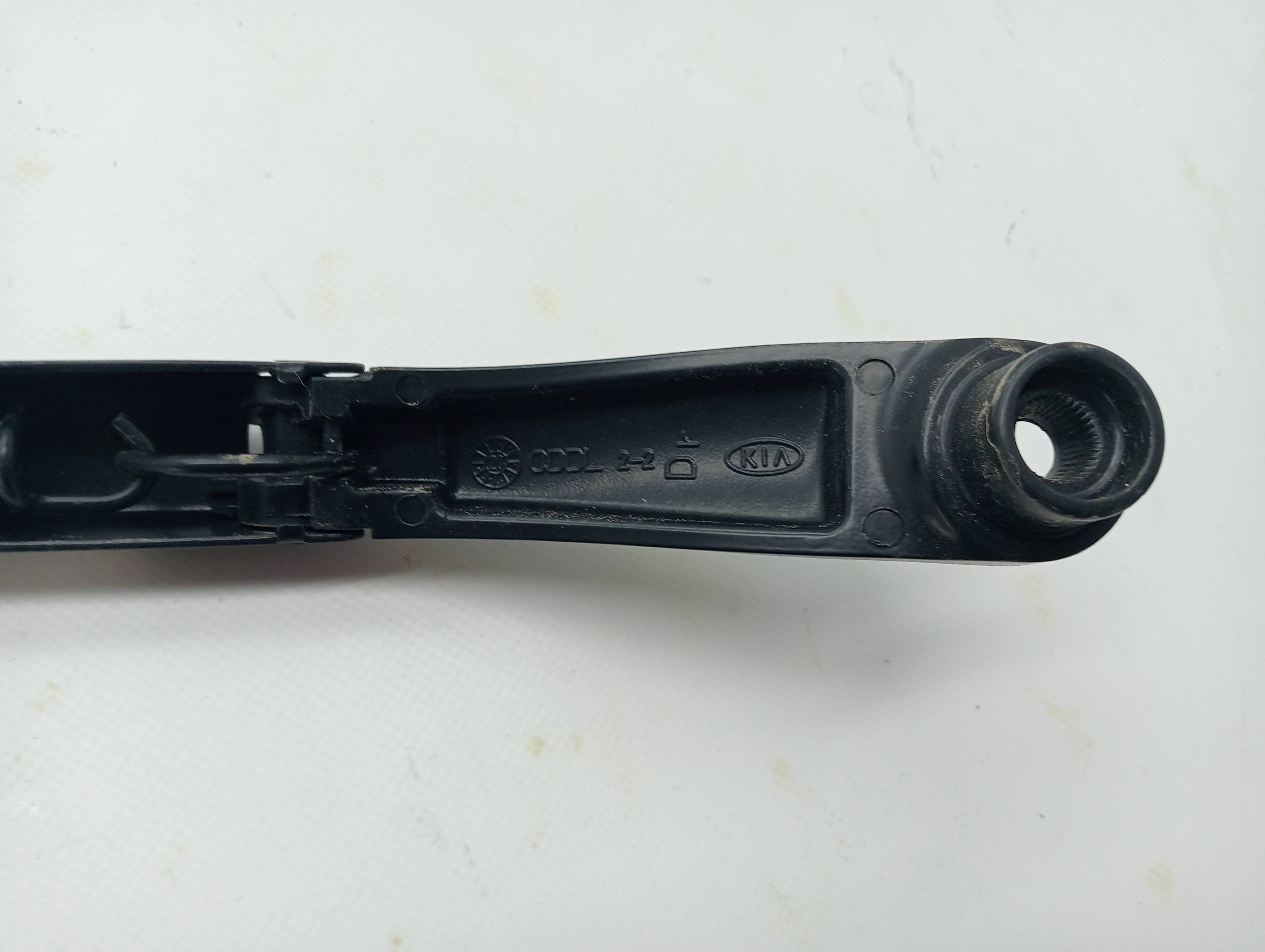 Brazo limpia delantero izquierdo KIA XCEED 3