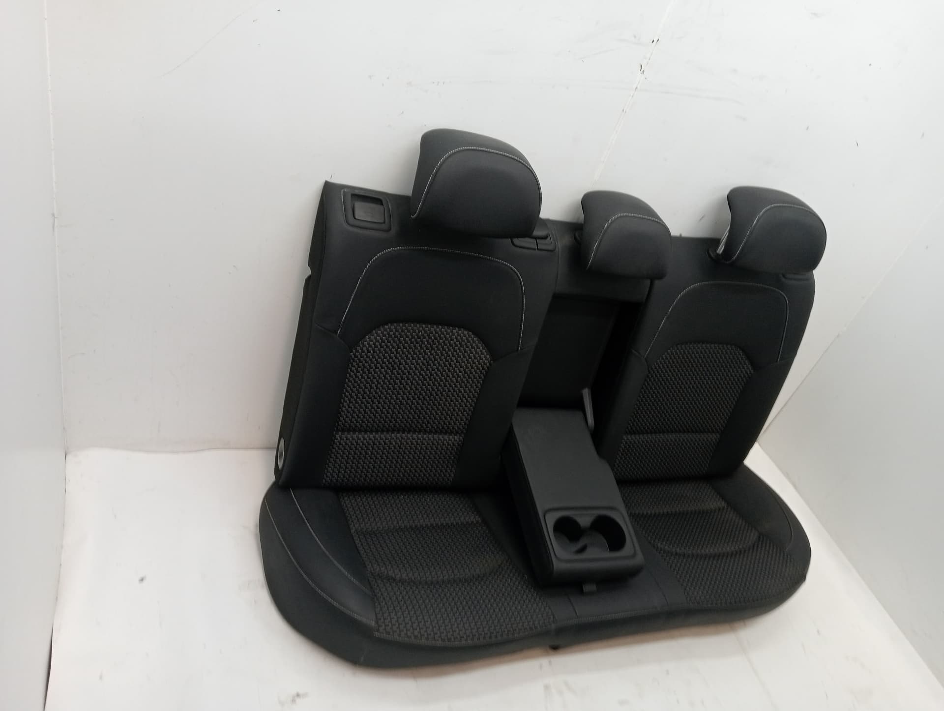 Cerradura asientos traseros KIA XCEED 3