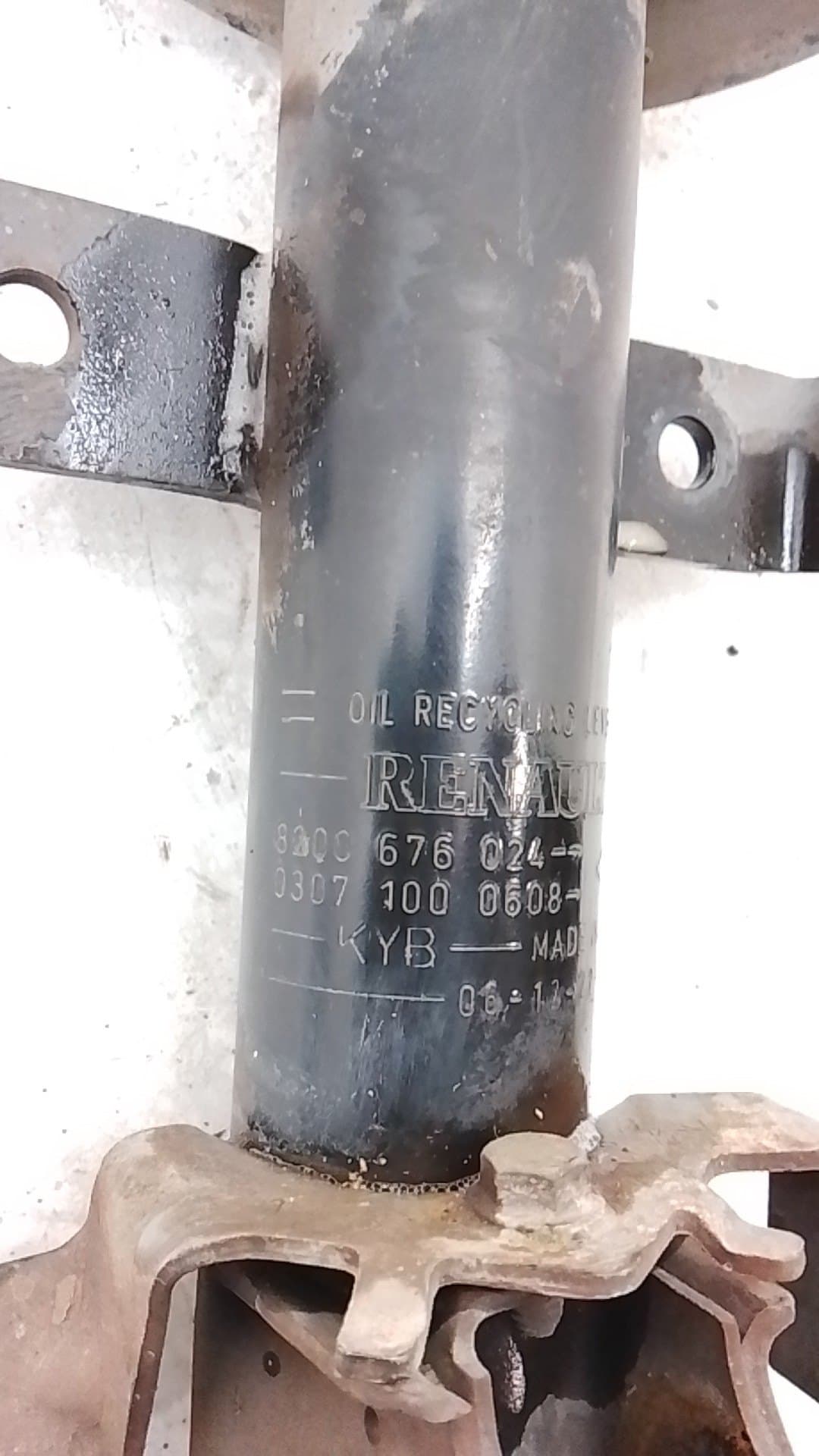 Amortiguador delantero izquierdo RENAULT CLIO III 3