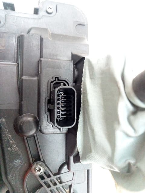 Cerradura puerta trasera derecha FORD FOCUS 2