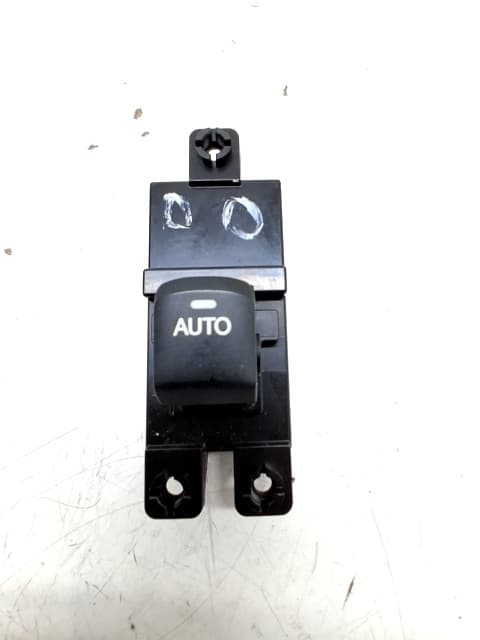 Mando elevalunas delantero derecho HYUNDAI IX20 2