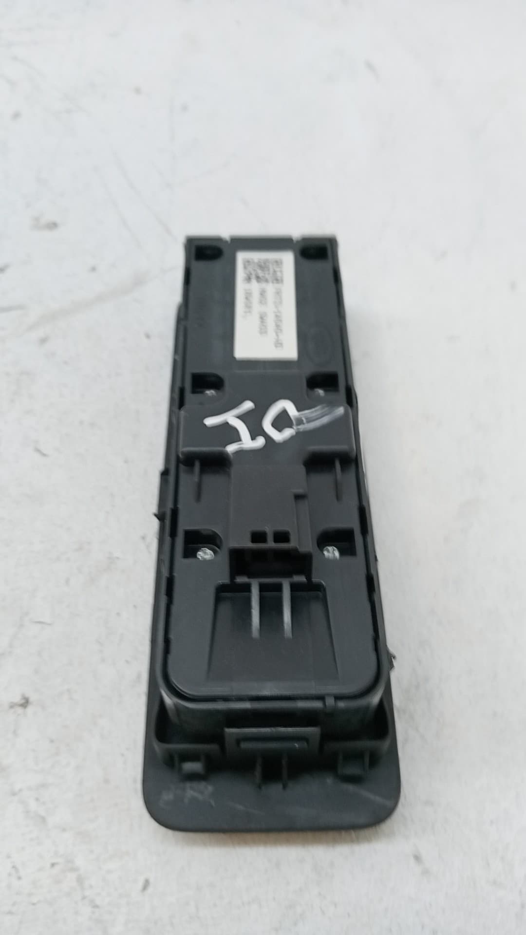 Mando elevalunas delantero izquierdo LAND ROVER DISCOVERY SPORT 2