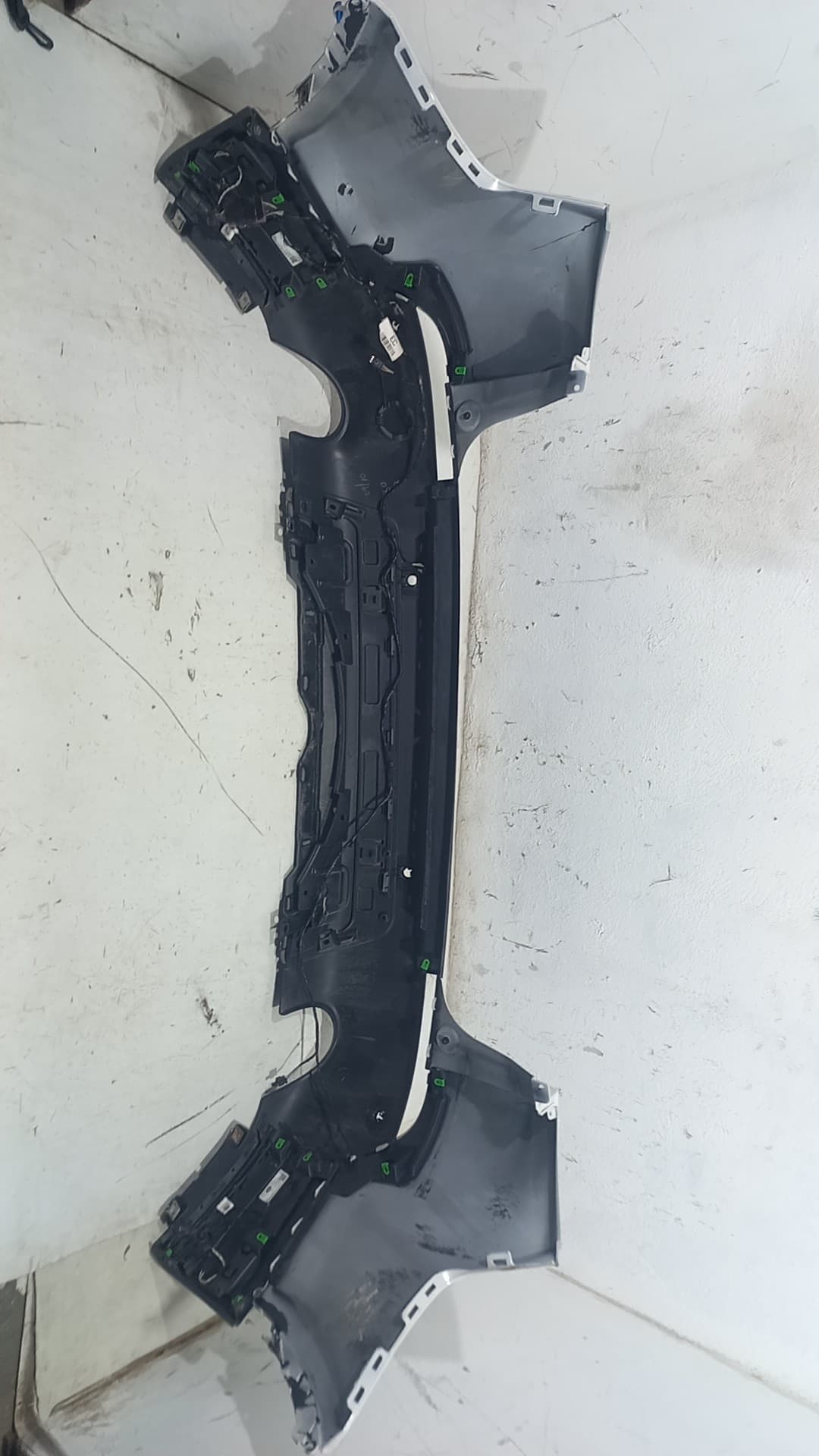 Paragolpes trasero LAND ROVER DISCOVERY SPORT 2