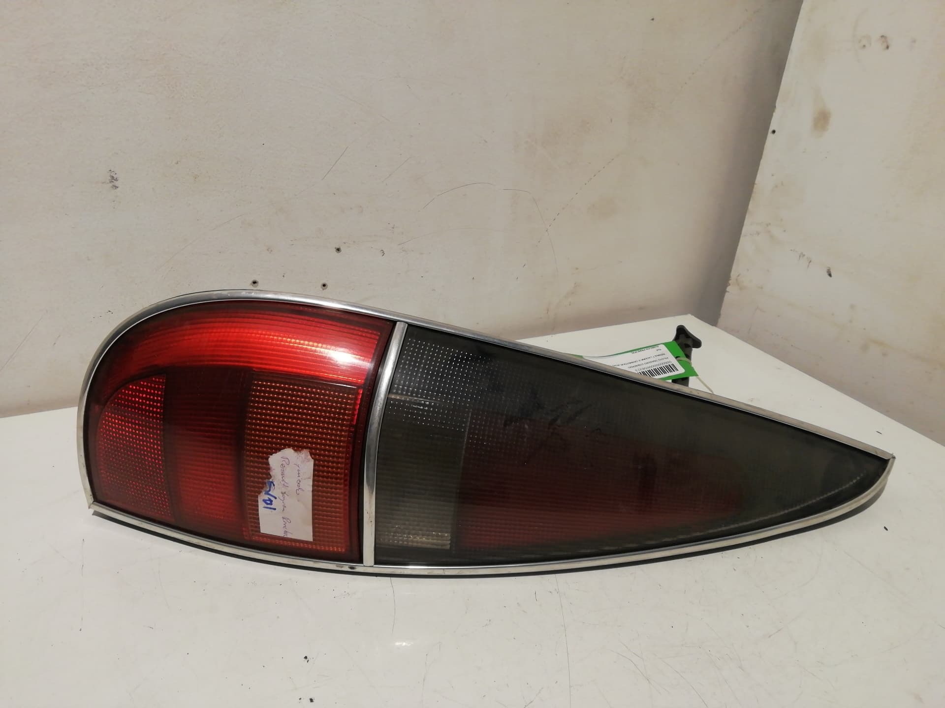 Piloto trasero izquierdo RENAULT LAGUNA GRANDTOUR (K56)