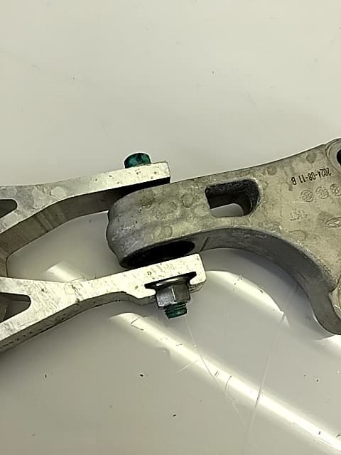 Soporte motor OMODA C5