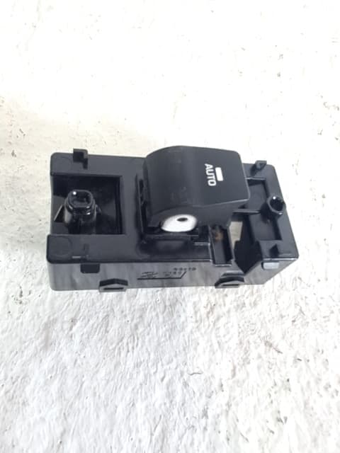 Mando elevalunas delantero derecho HYUNDAI IONIQ 2