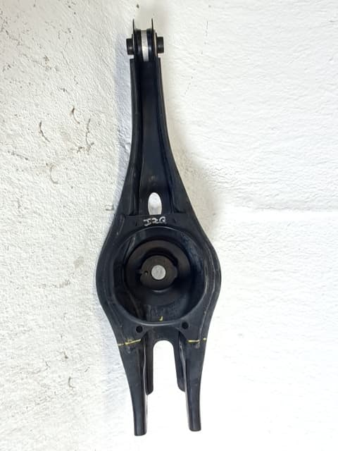 Brazo suspension inferior trasero izquierdo HYUNDAI IONIQ 3