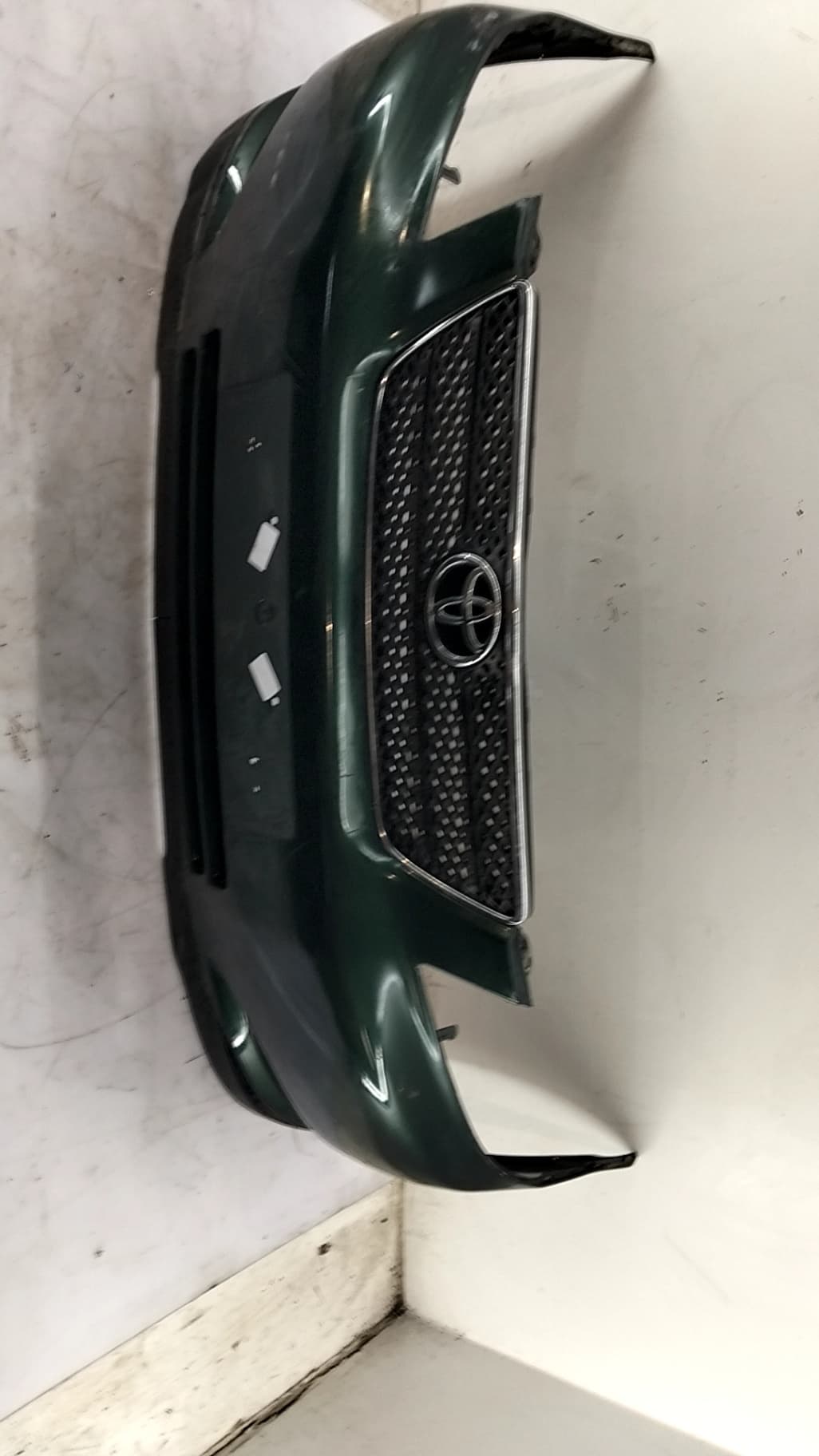 Paragolpes delantero TOYOTA COROLLA (E12)