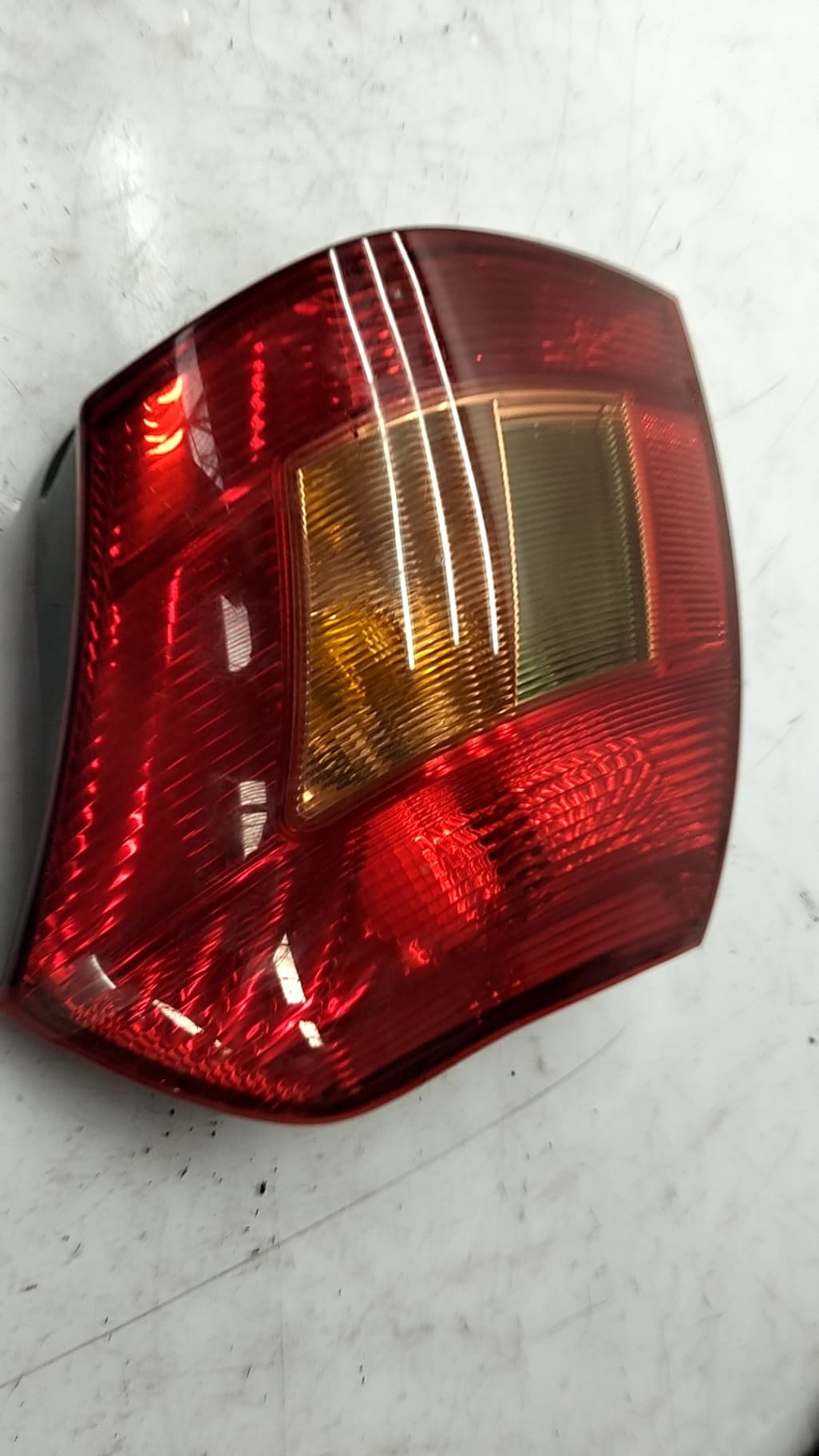 Piloto trasero derecho TOYOTA COROLLA (E12)
