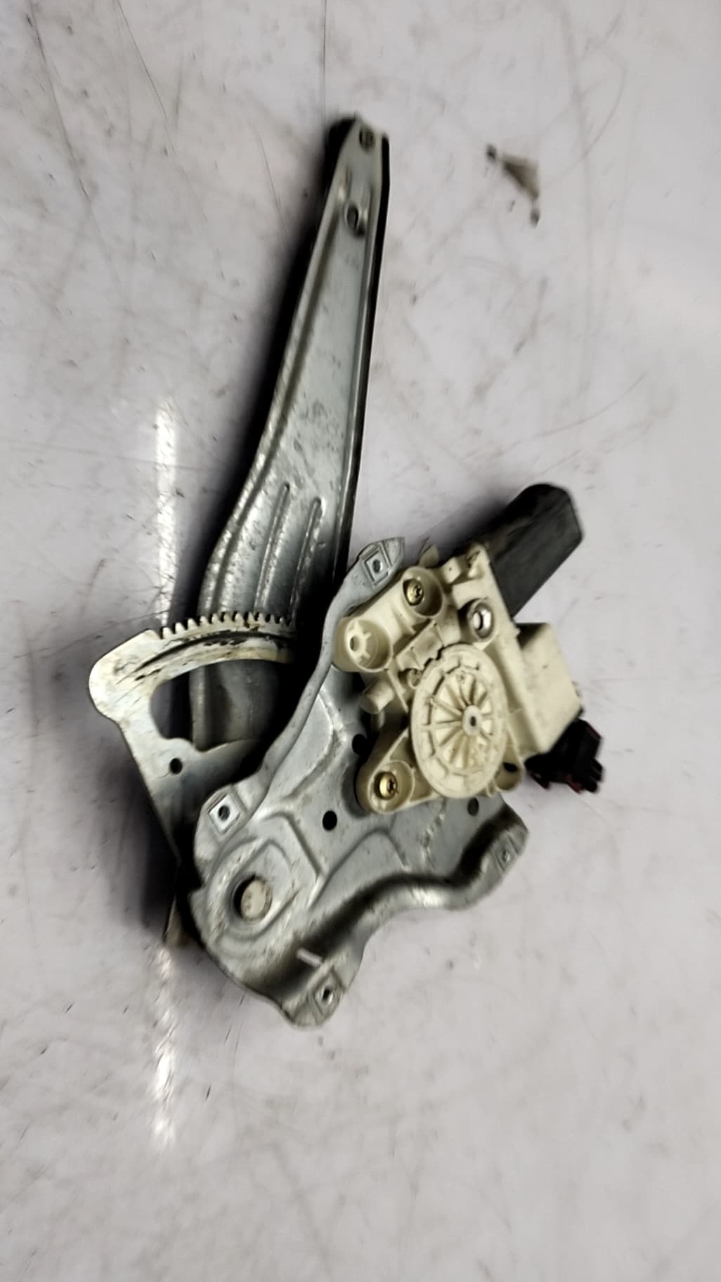 Motor elevalunas trasero derecho TOYOTA COROLLA (E12)