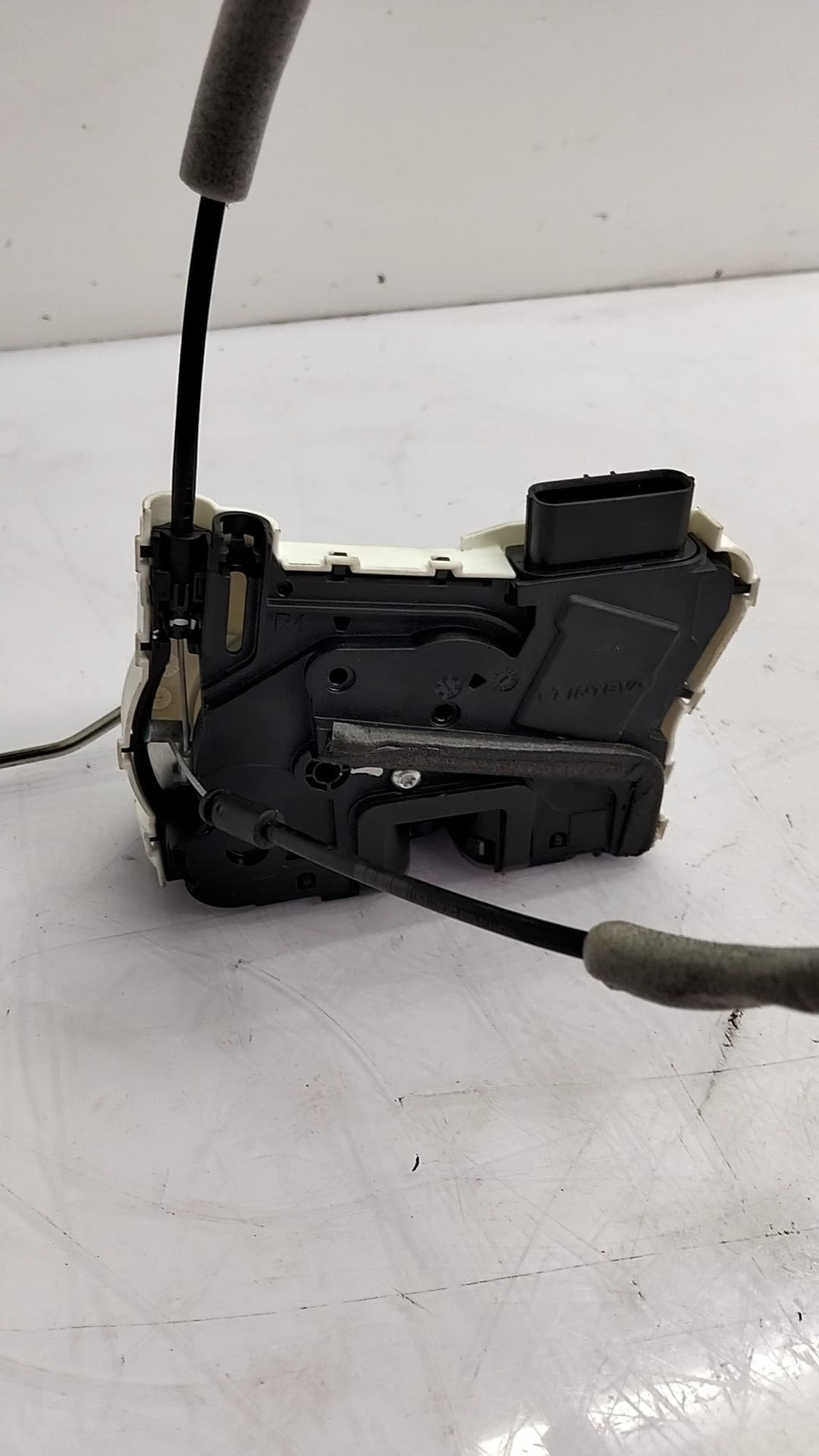 Cerradura puerta delantera derecha MG ZS 2