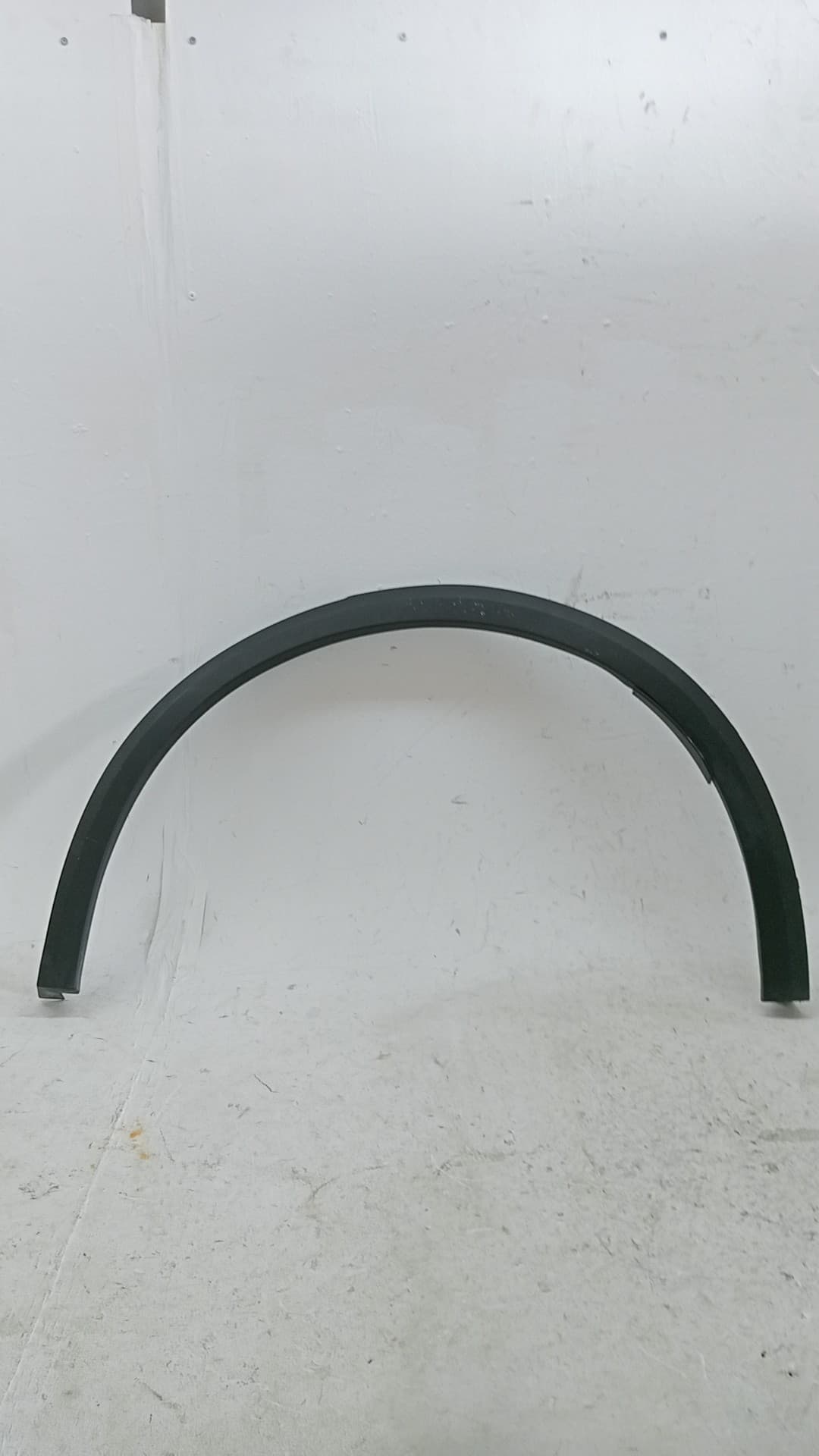 Aletin trasero izquierdo LYNK & CO 01