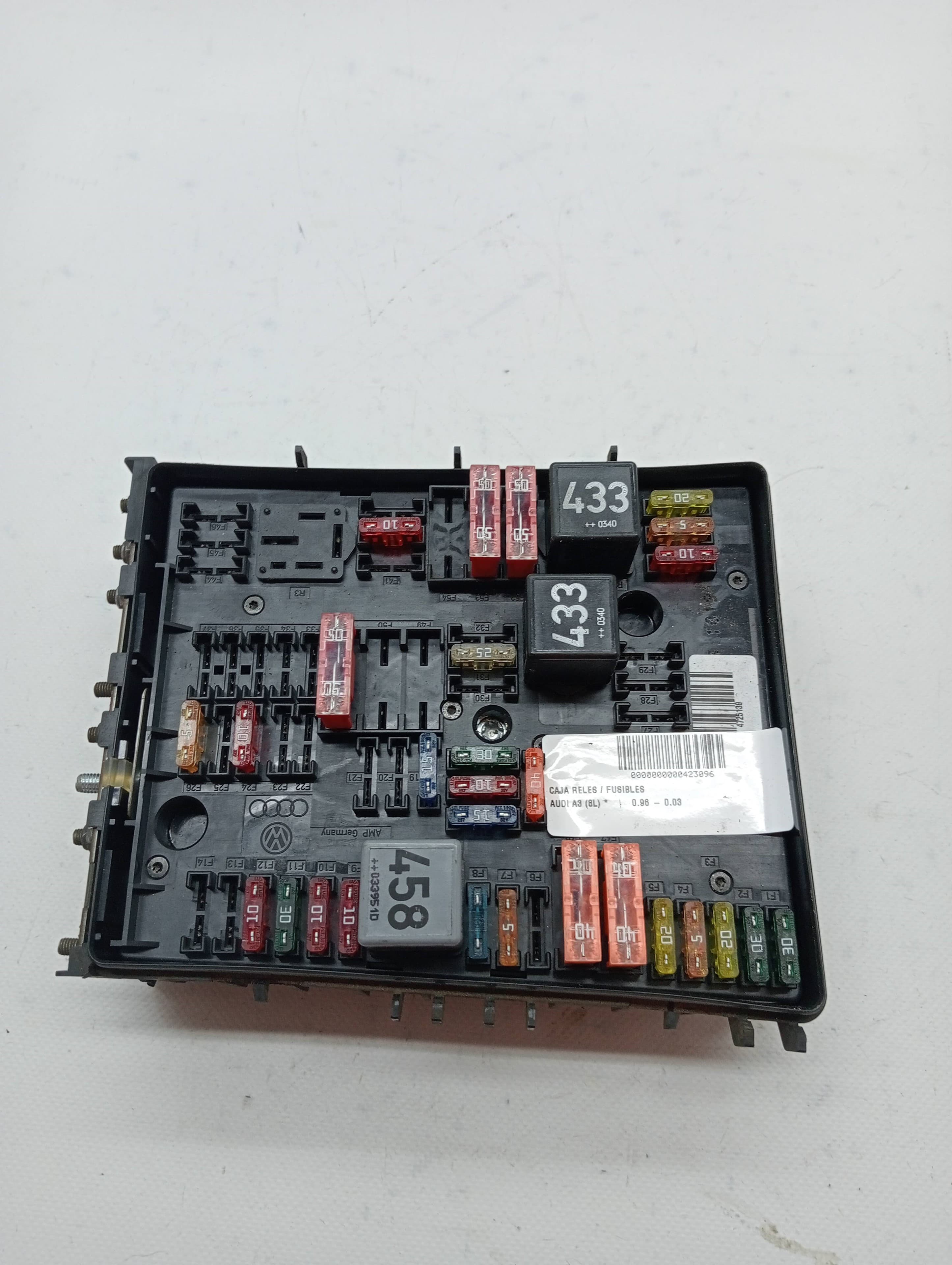 Caja reles / fusibles AUDI A3 (8L)