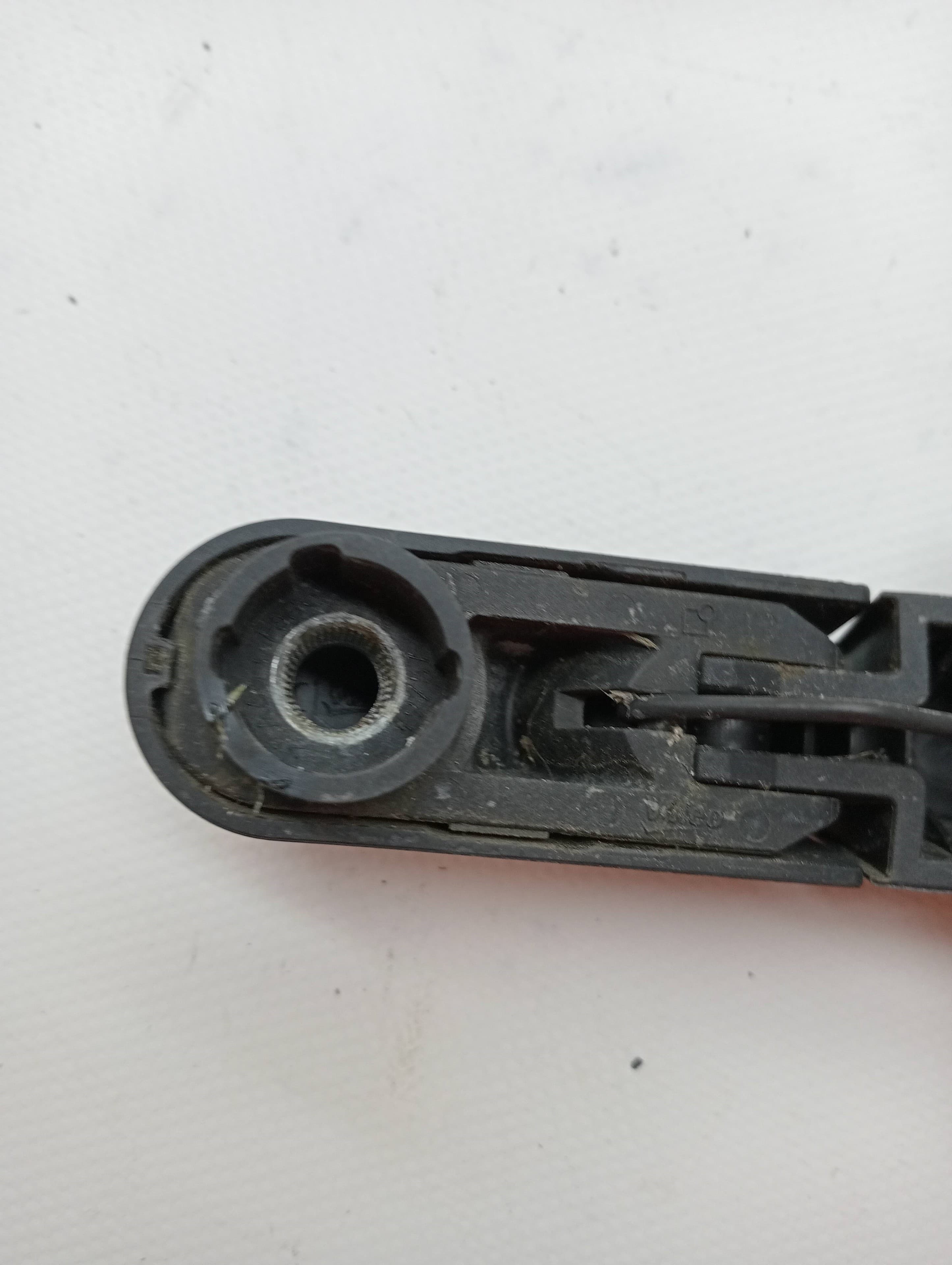 Brazo limpia trasero PEUGEOT 2008 (P1) 2