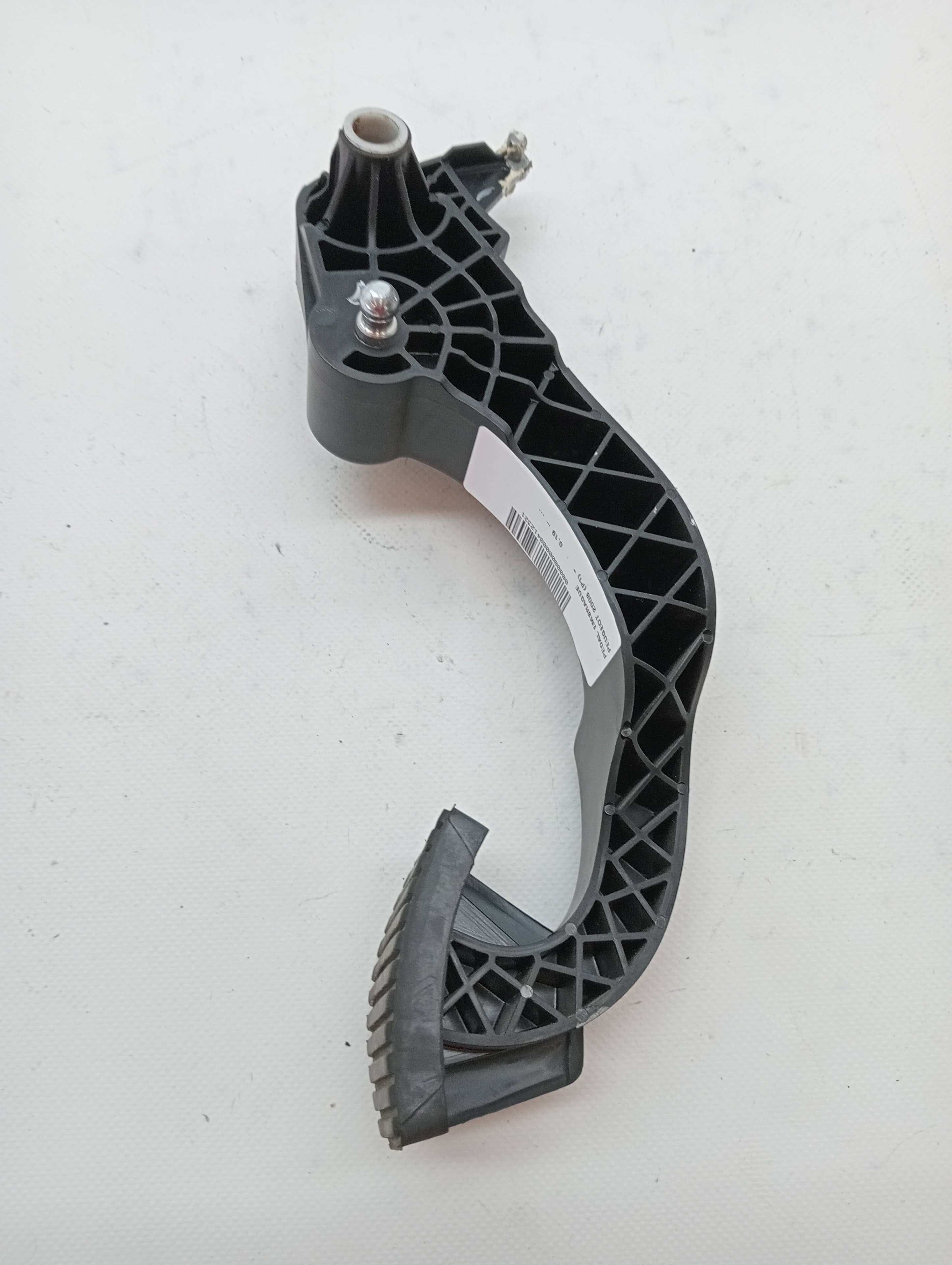 Pedal embrague PEUGEOT 2008 (P1)