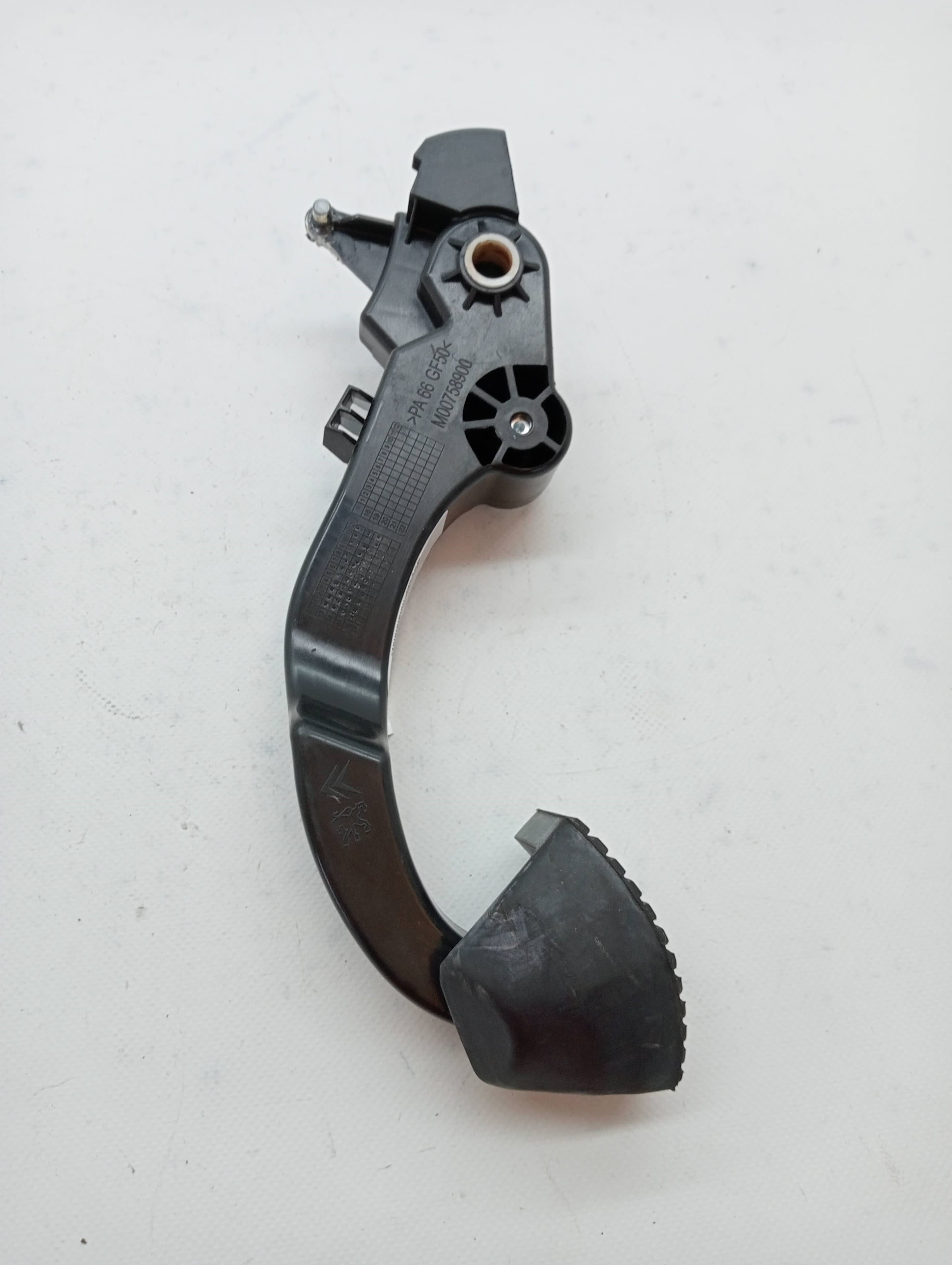 Pedal embrague PEUGEOT 2008 (P1) 3