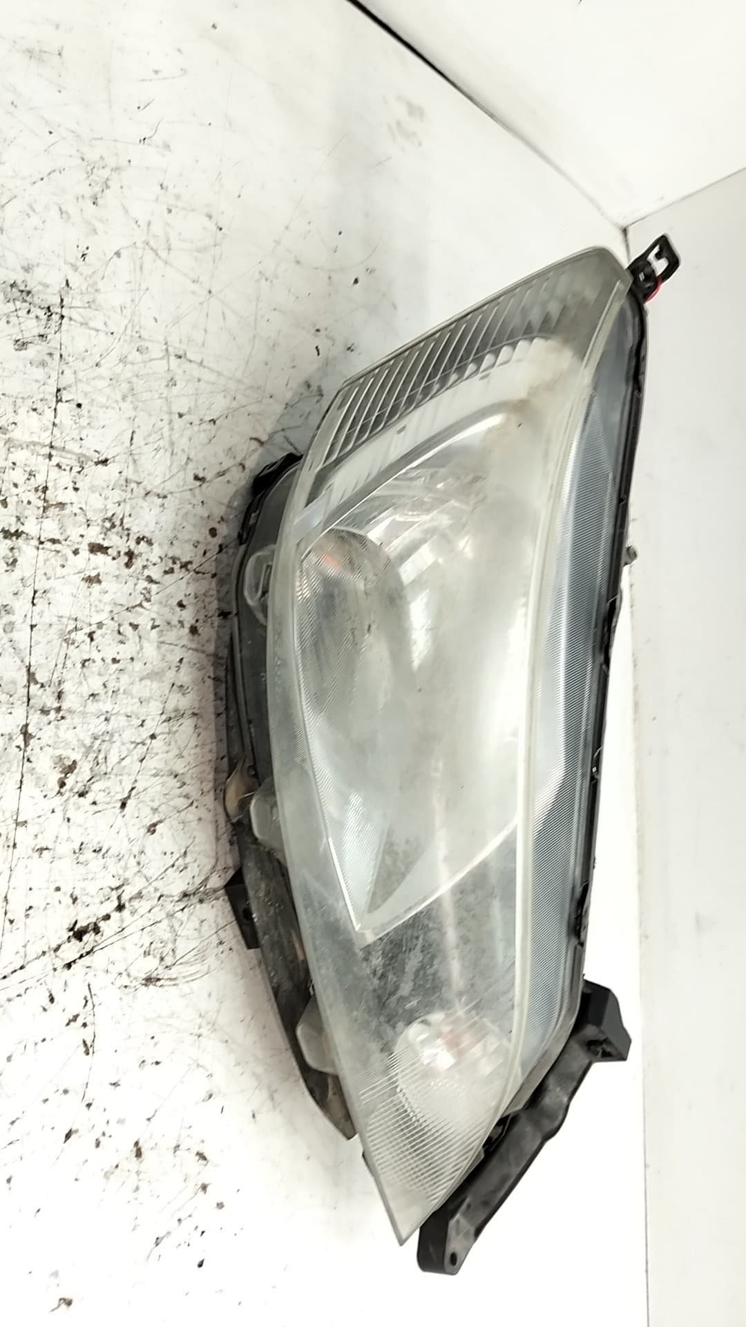 Faro izquierdo NISSAN NV 200 (M20) 2