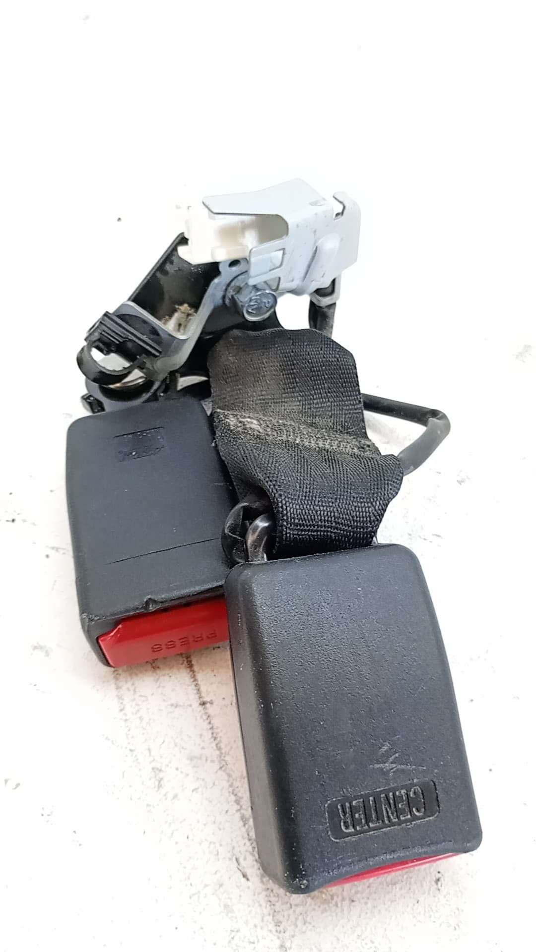 Enganche cinturon trasero derecho MAZDA 3 2