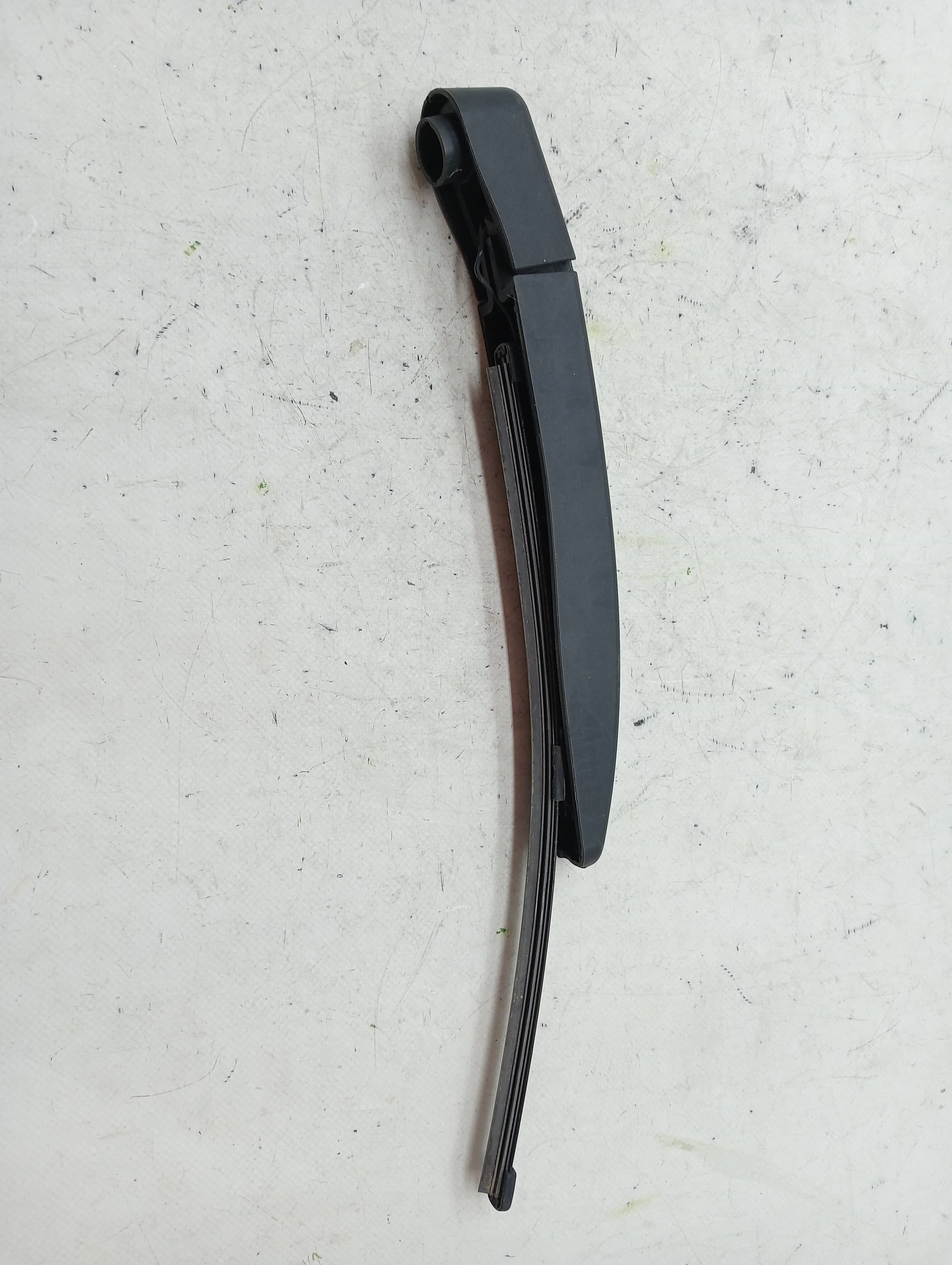 Brazo limpia trasero FORD FOCUS 2