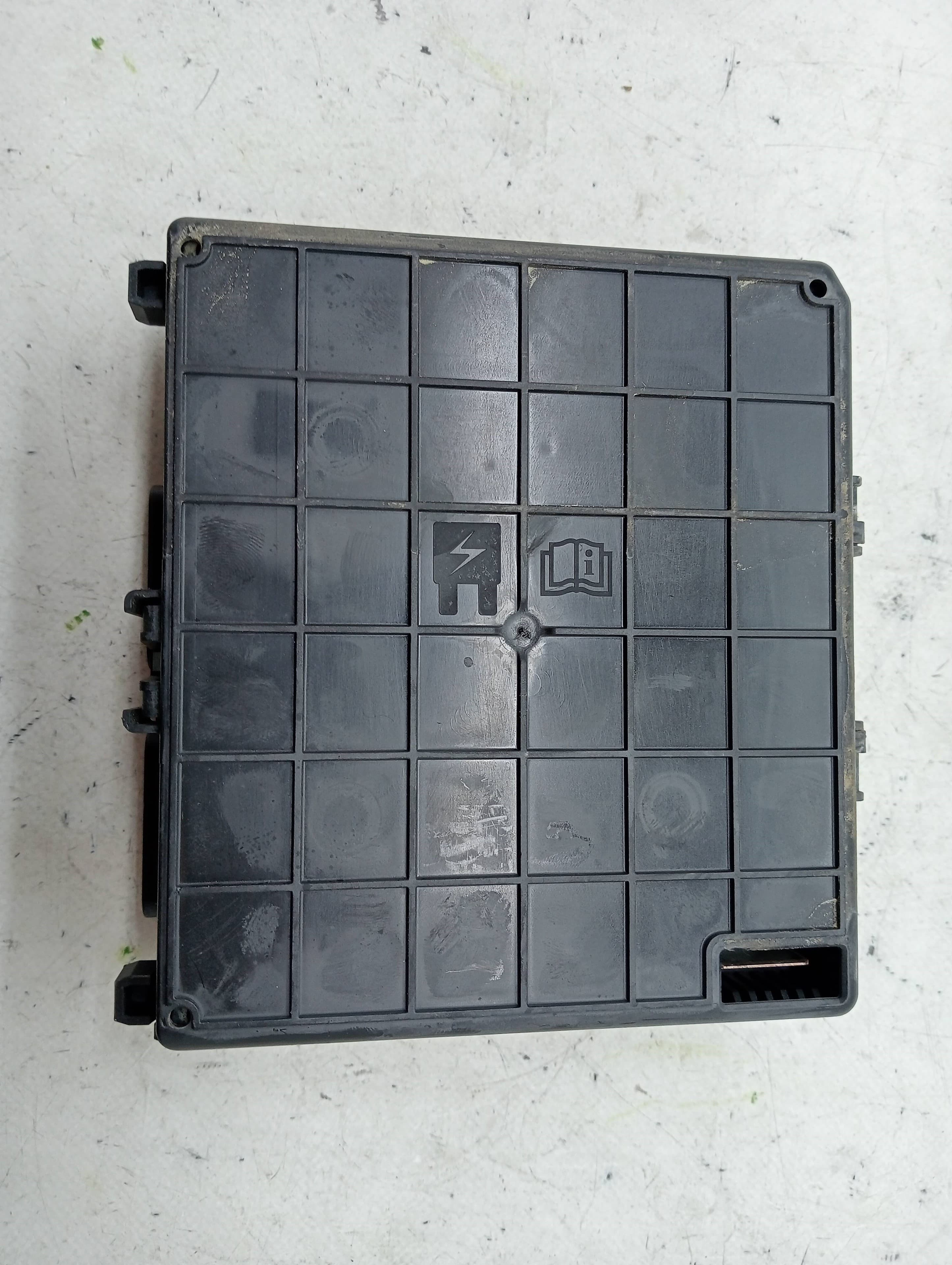 Caja reles / fusibles FORD FOCUS 3