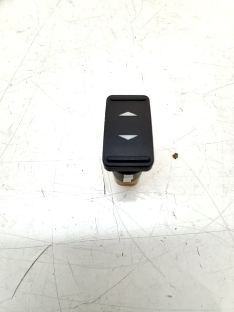 Mando elevalunas delantero derecho FORD FOCUS BERLINA (CAP)