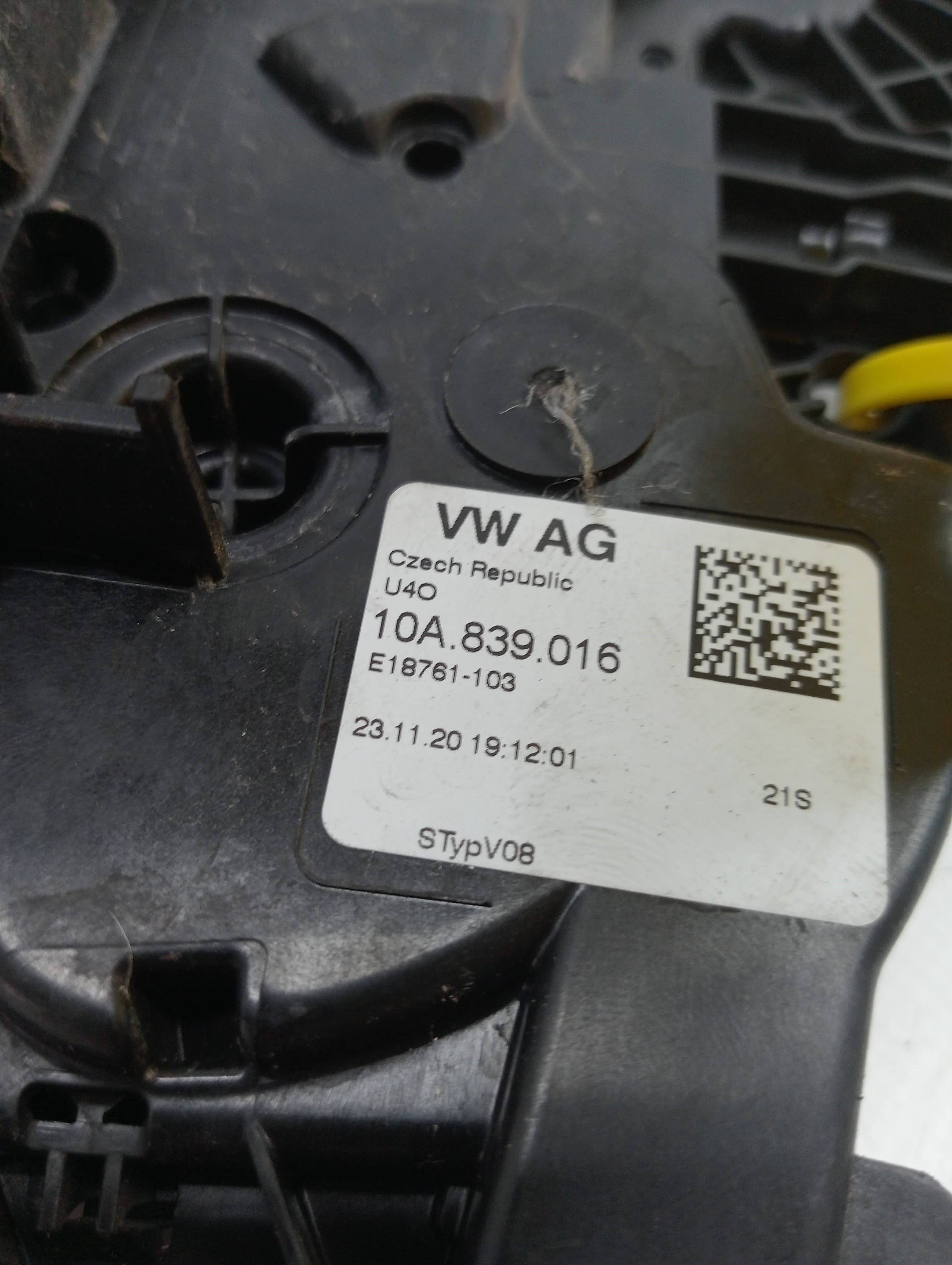 Cerradura puerta trasera derecha SEAT IBIZA ST (6P8) 3