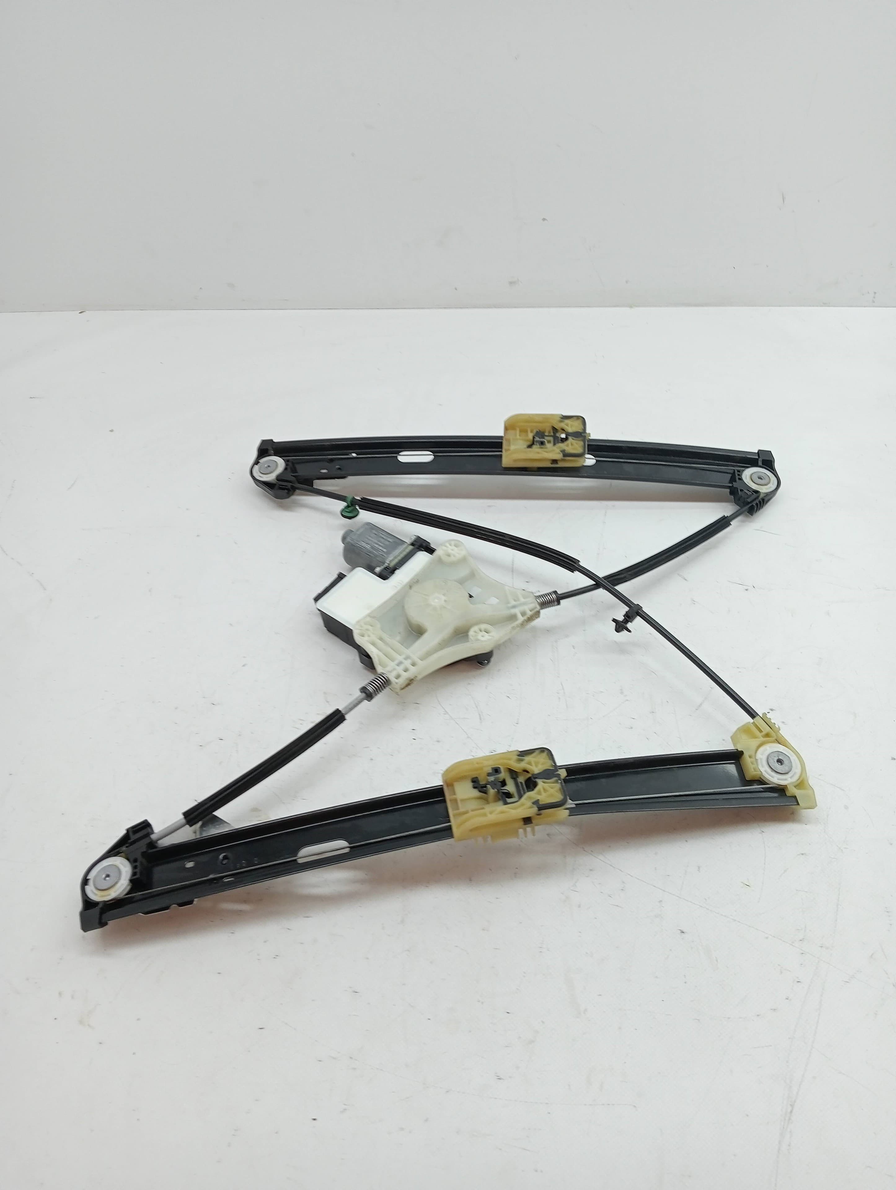 Elevalunas delantero derecho SEAT IBIZA ST (6P8) 2